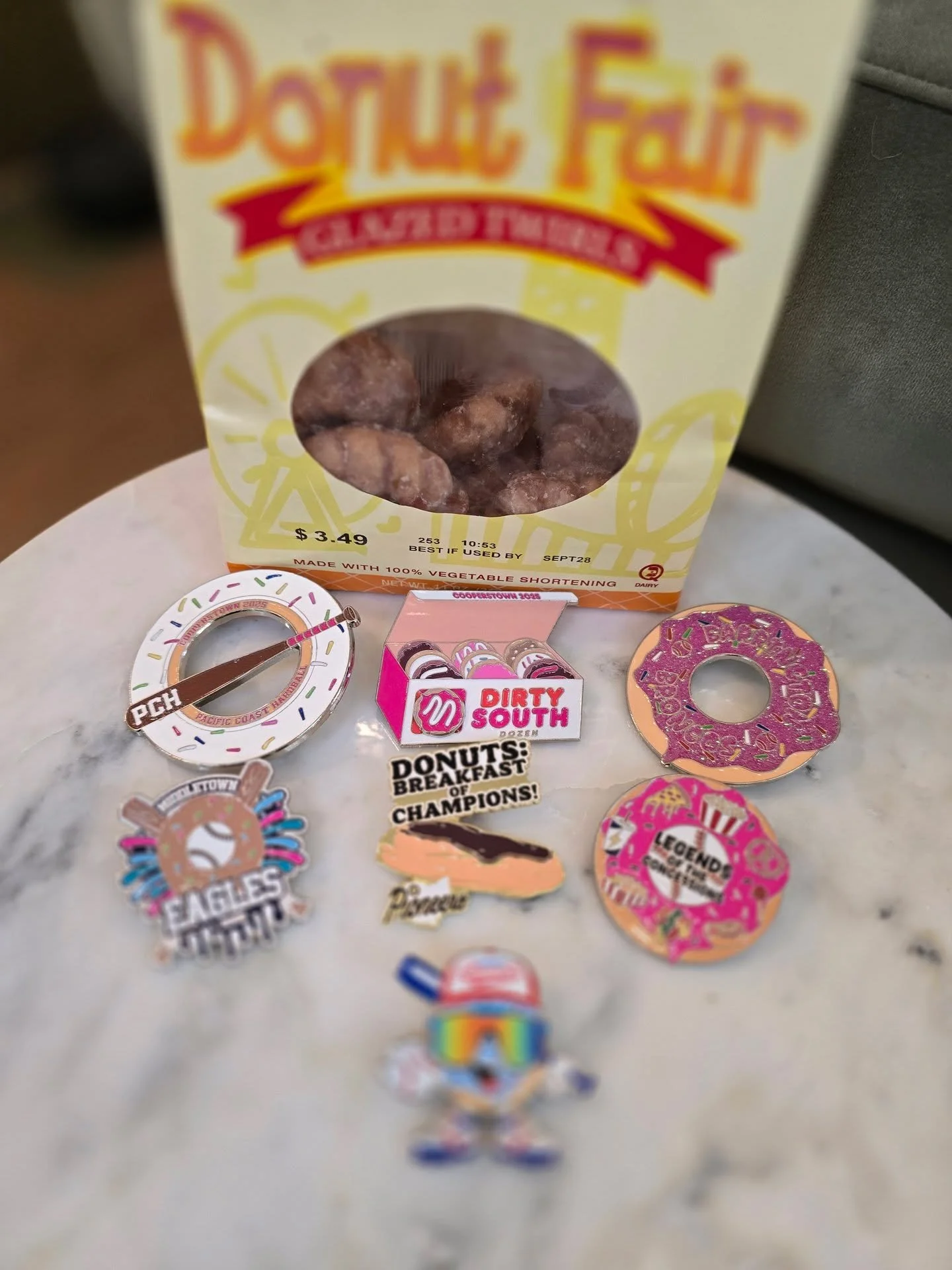 ⚾️ Happy Sunday, Ball Field Fam! 🍩
Early mornings at the fields just hit different… and nothing fuels game day like a donut (or three 😄)!
Here’s to coffee, sprinkles, and cheering from the bleachers 🥳☕️ #ChampionPins #PinGameStrong #C