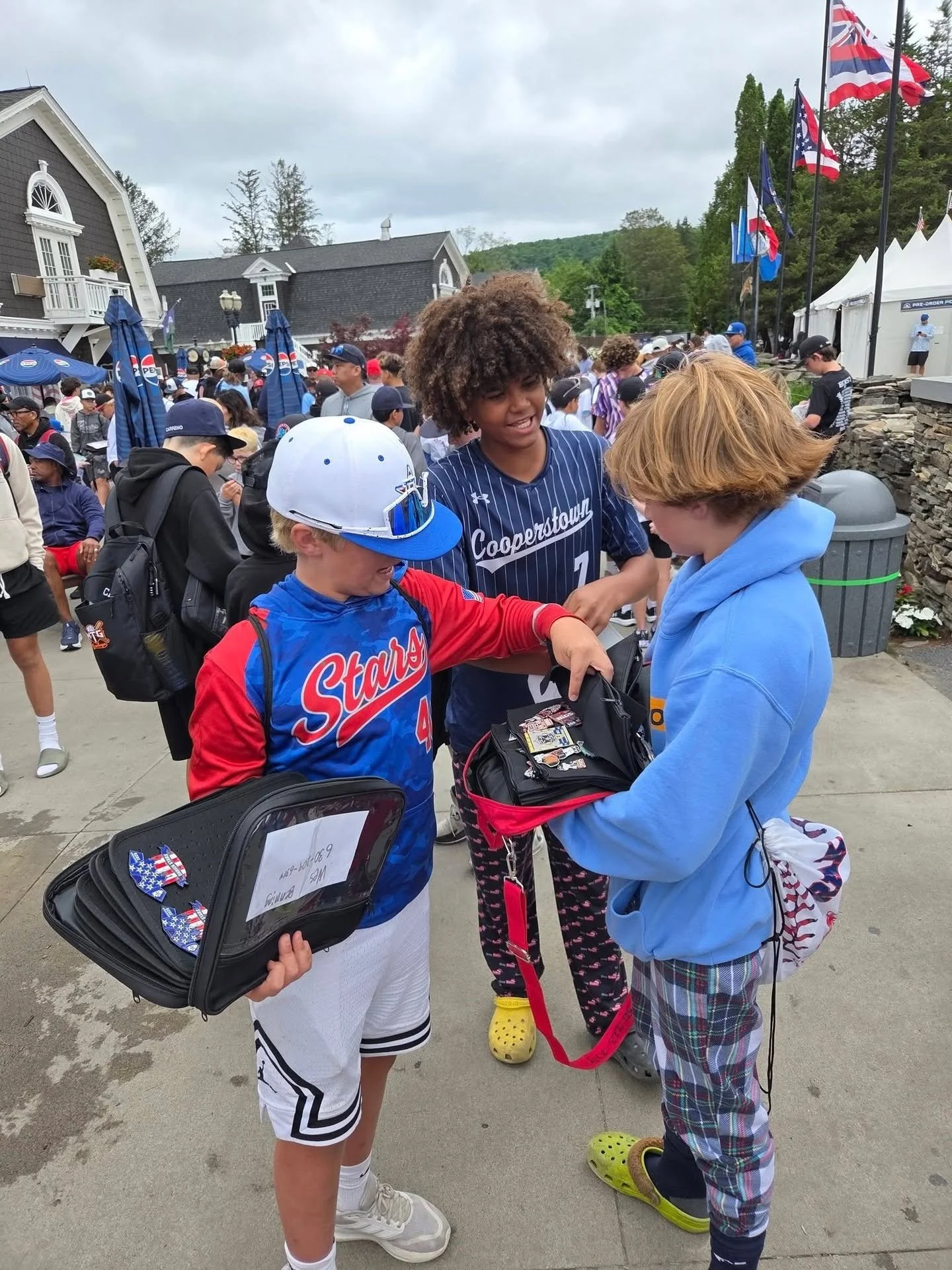 🔥 Below is Why we do what we do.. the experience for EACH and every player ...Making sure every team has those HIGH-DEMAND pins, not the same ones everyone else is trading. When you hit the park, want to have the pins that everyone is chasing?! 👀
W