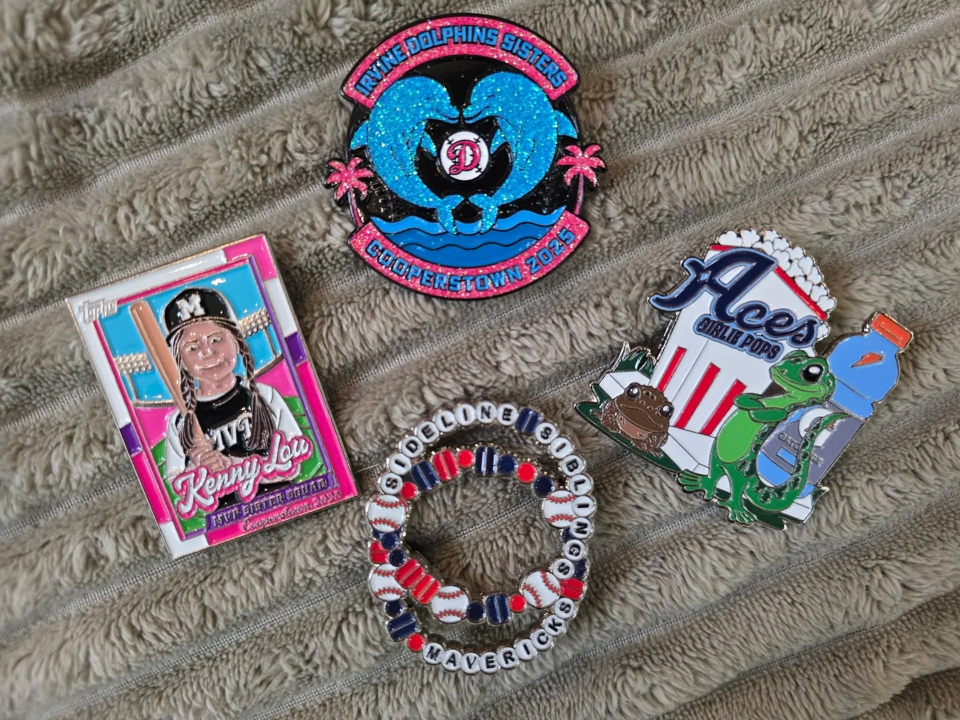 ⚾📍COOPERSTOWN TRADING PIN TIP📍⚾
Been in the pin game a while? Then you know it changes every year! 🔄 We&rsquo;ve had tons of questions about sibling pins (and lots of new followers 👋), so here&rsquo;s a quick tip:
👉 Give siblings their own pin!
