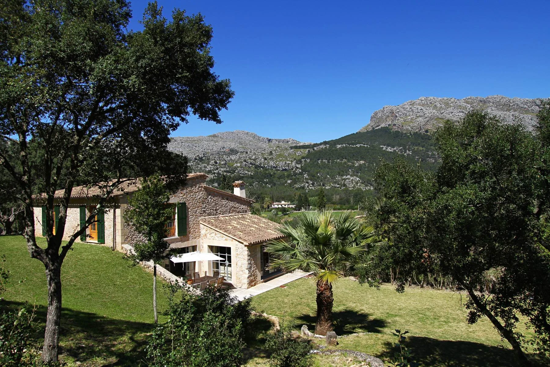 WHALLEY Can Perot - E 05 sml.jpg