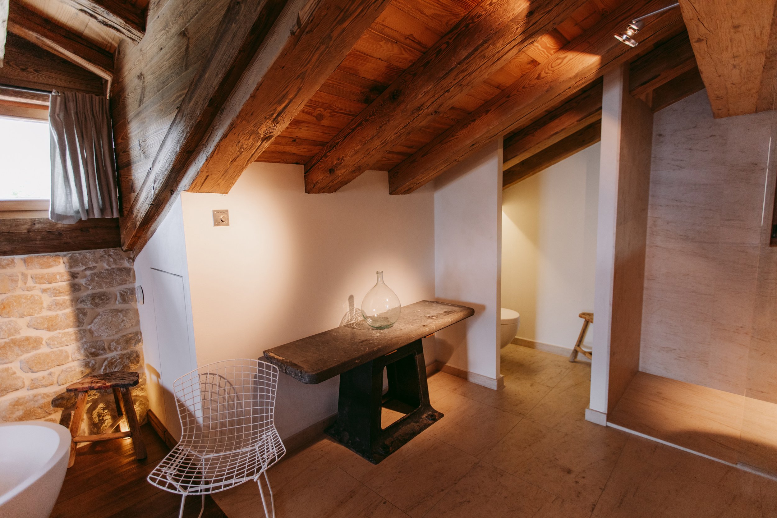 Sa_Chalet 1936_Guest Room 02 Ensuite C.jpg