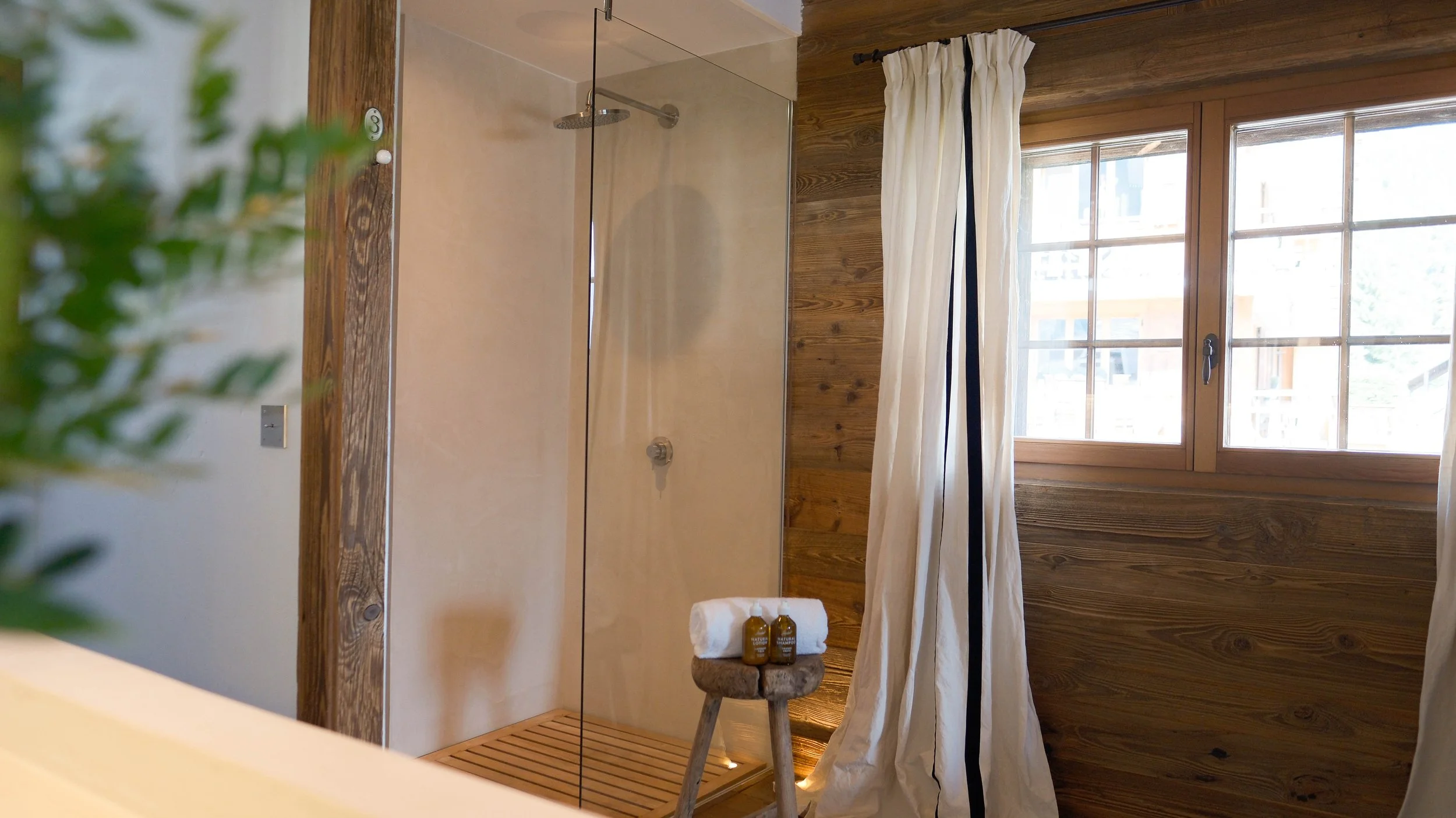 SA_Chalet 1936_Guest room 05 Ensuite A.jpg