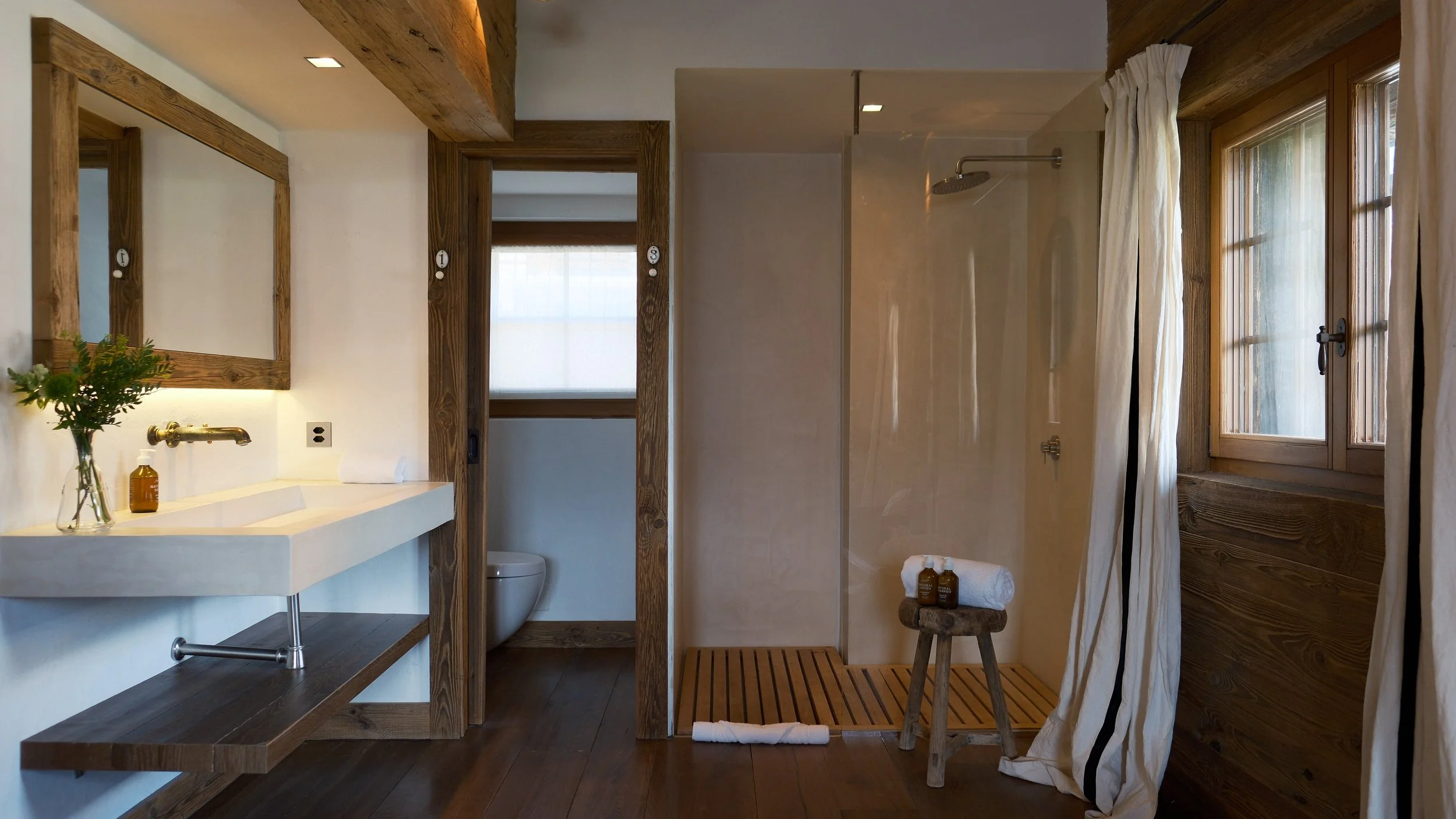 SA_Chalet 1936_Guest Room 05_Ensuite C.jpg