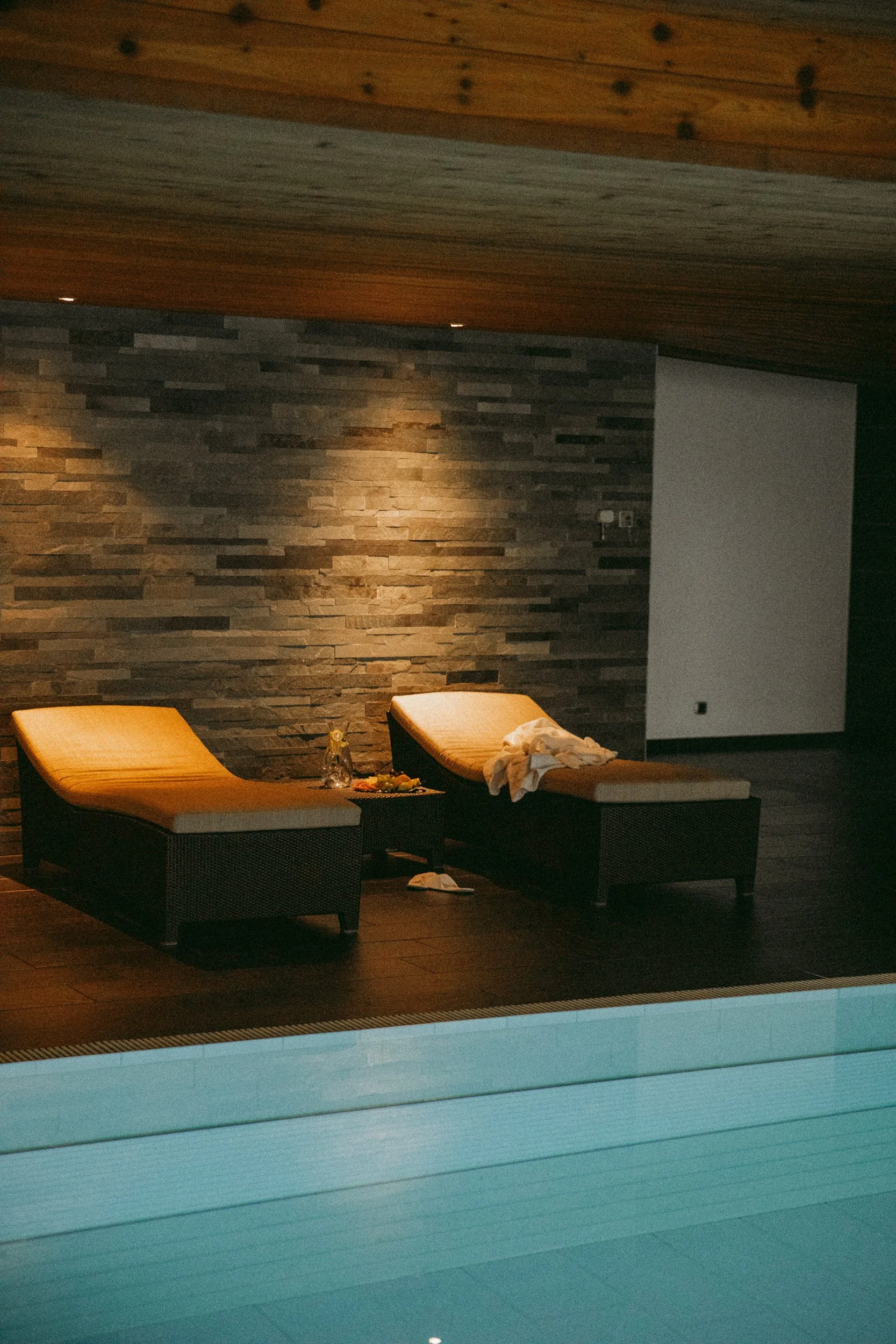 2 SA_Chalet Valentine_Pool.jpg