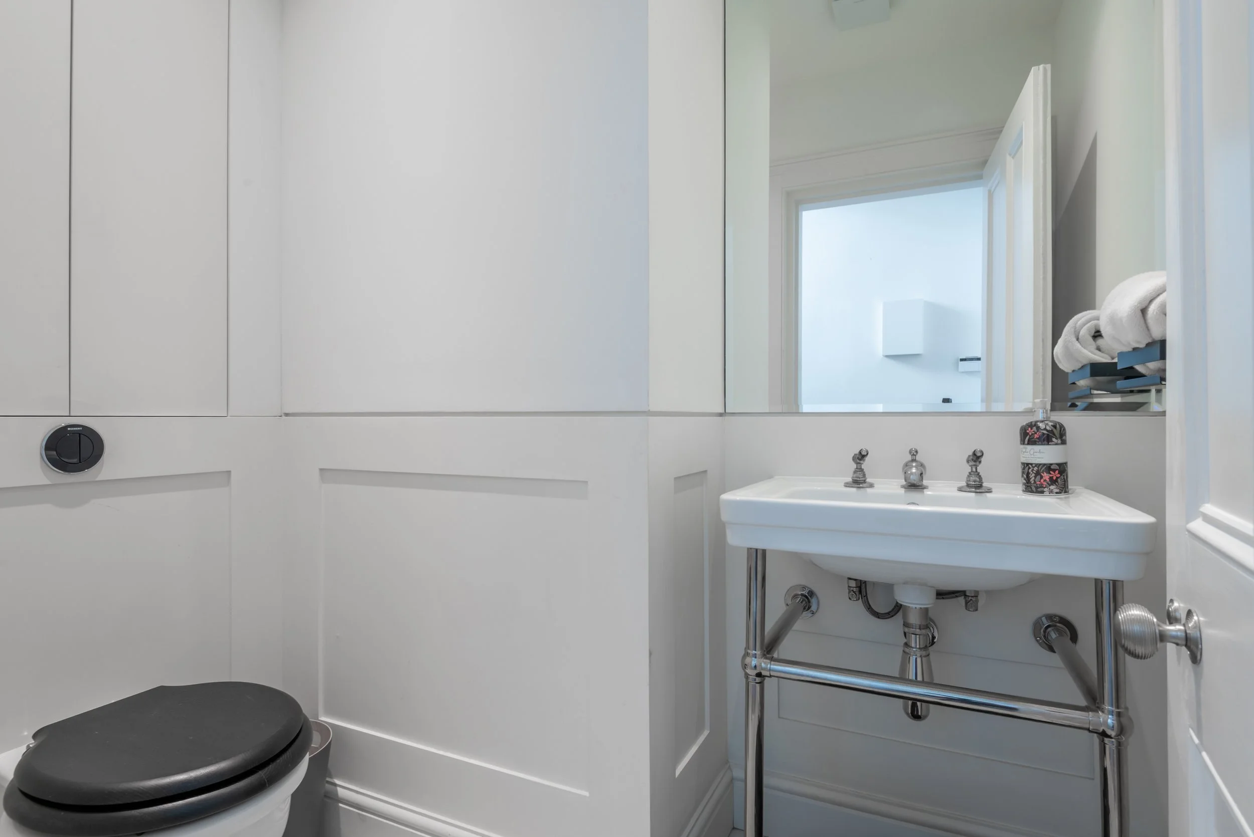 30-122B_Ebury_St_SW1W.jpg