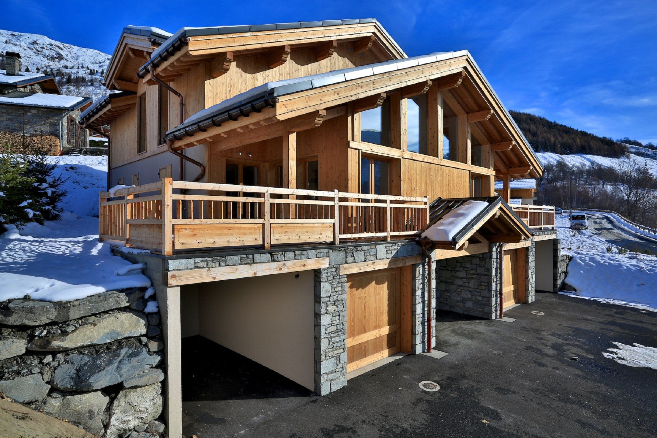 Exterior view - left.jpg