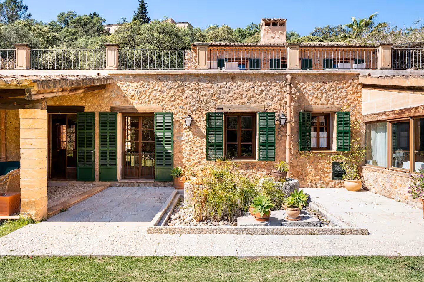 cf5cbfd1-25ce-4dd4-8413-105909499392 - Copy.jpg