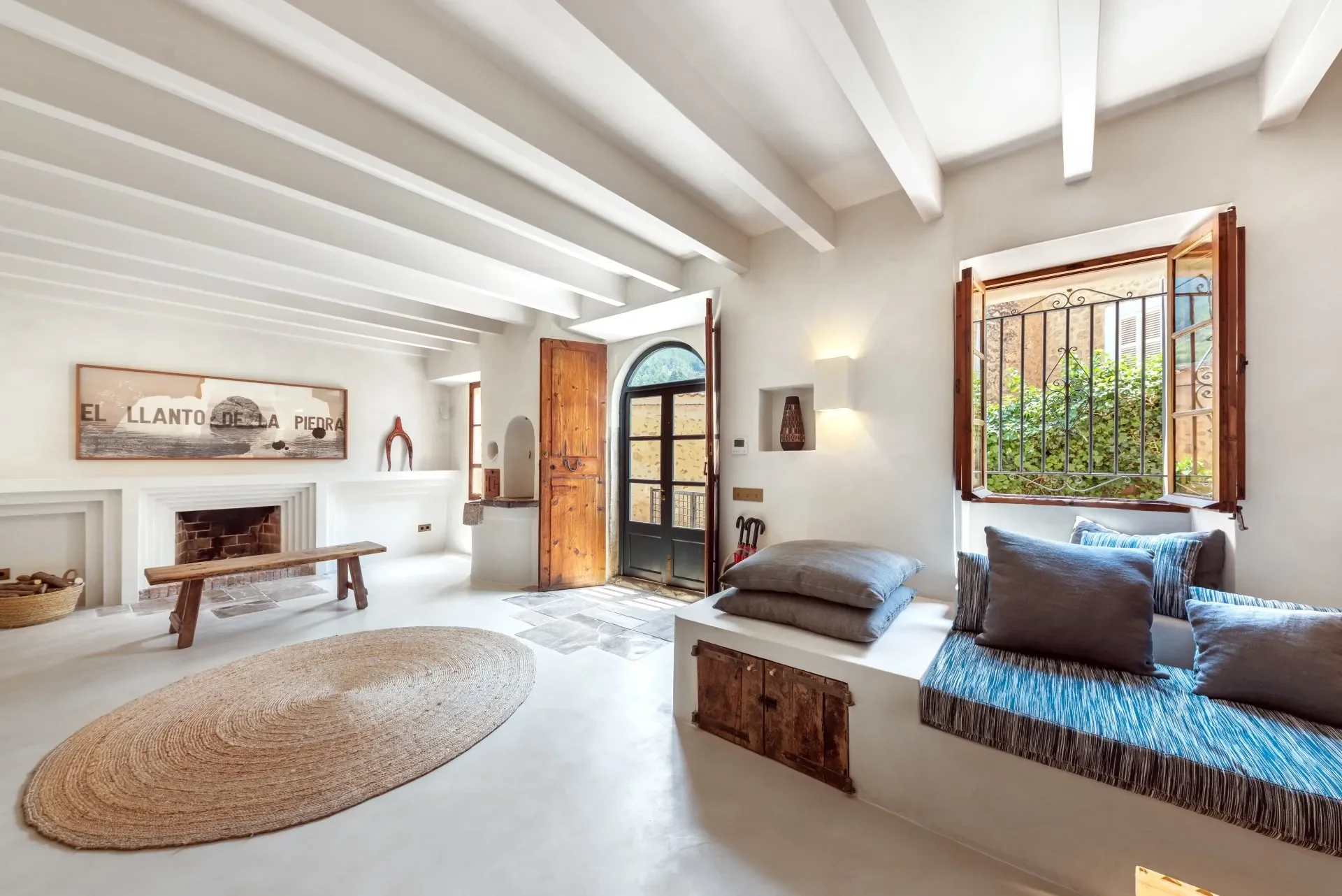 RL3 ENTRANCE (DOWNSTAIRS) 1.webp