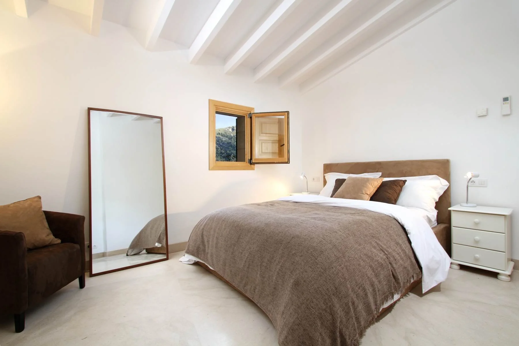 WHALLEY Can Perot - D 02b sml.jpg