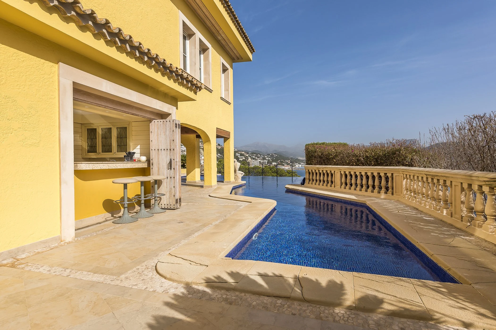 Yellow Castle Mallorca (3).jpg