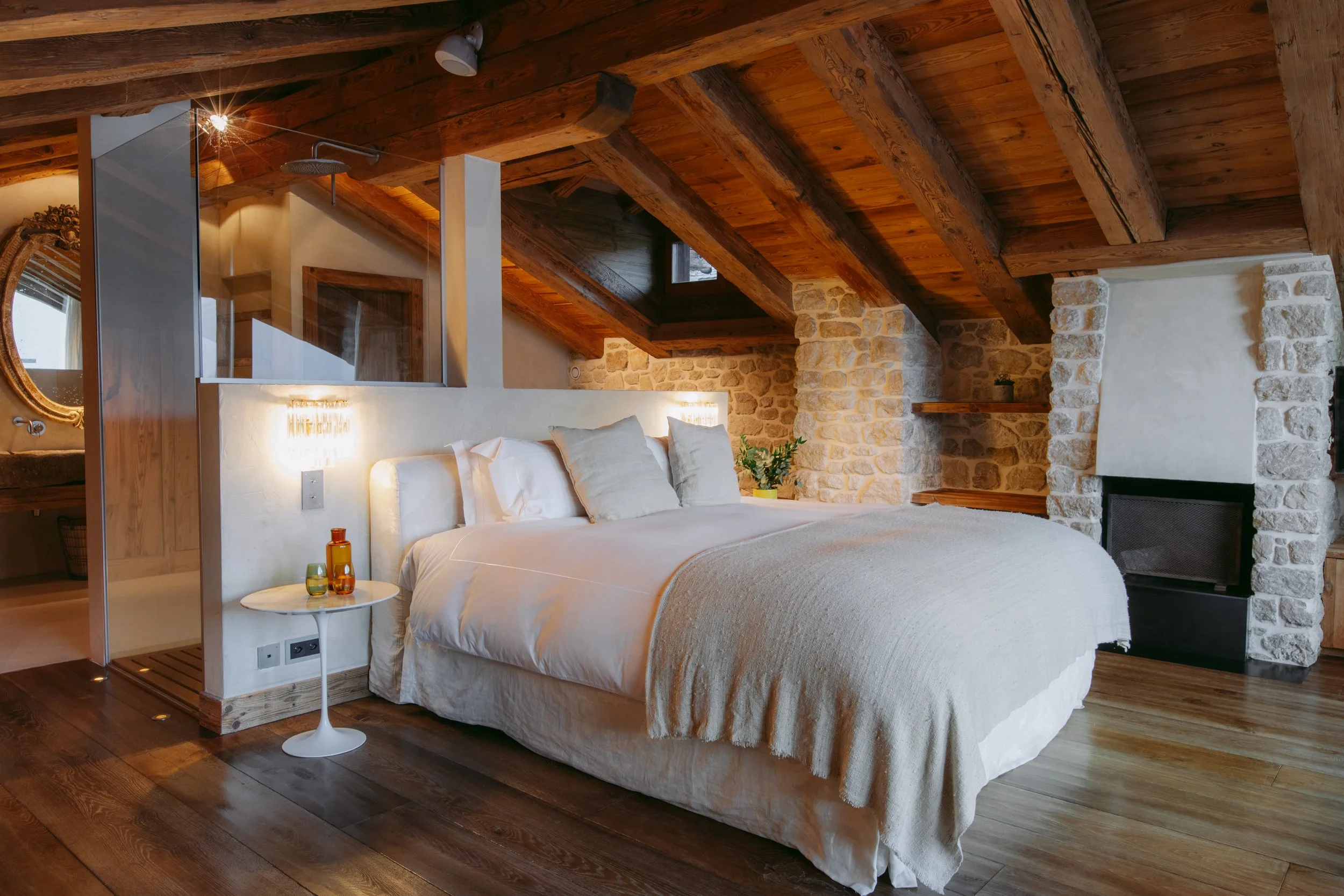 Sa_Chalet 1936_Guest Room 01_Master.jpg