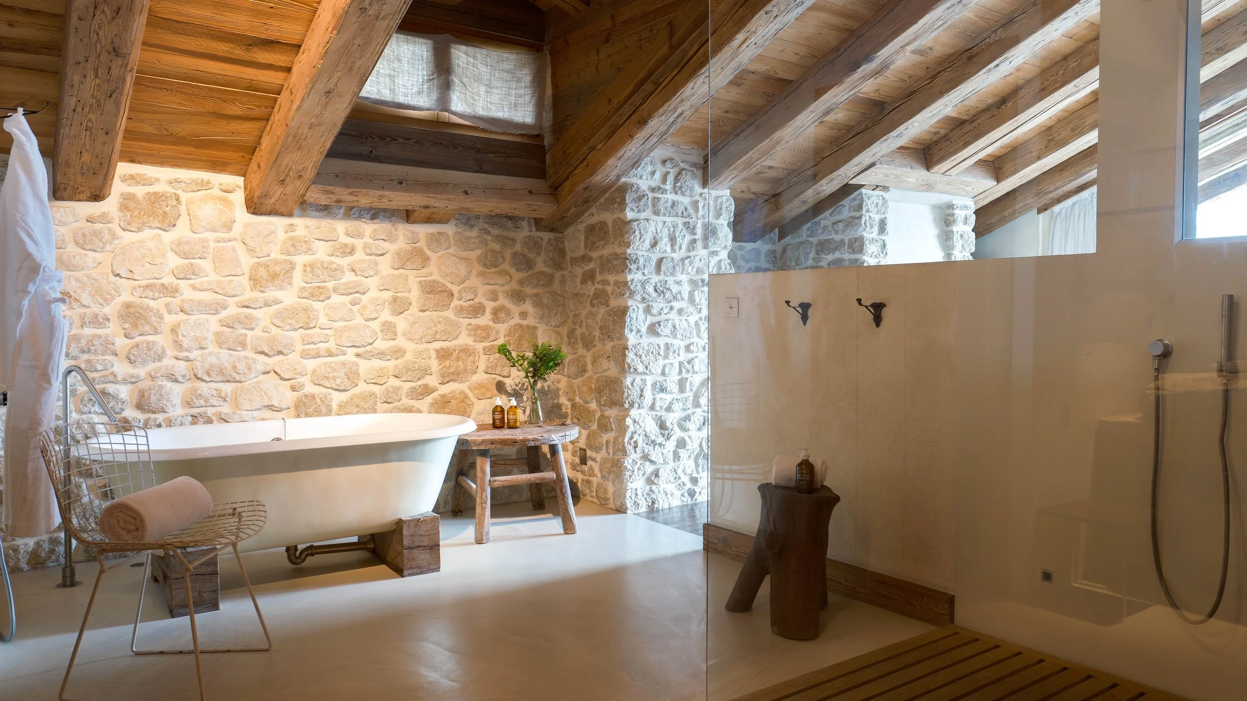 SA_Chalet 1936_Guest Room 01 Master Ensuite B.jpg