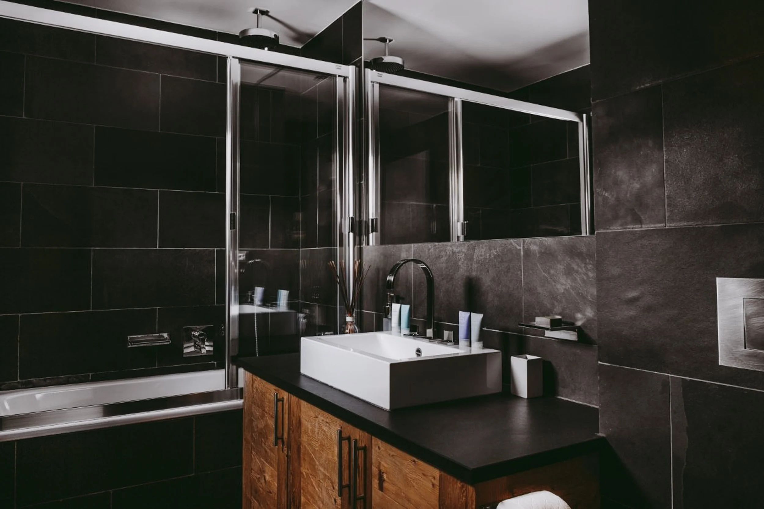 SA_Chalet Valentine_Bathroom B.jpg