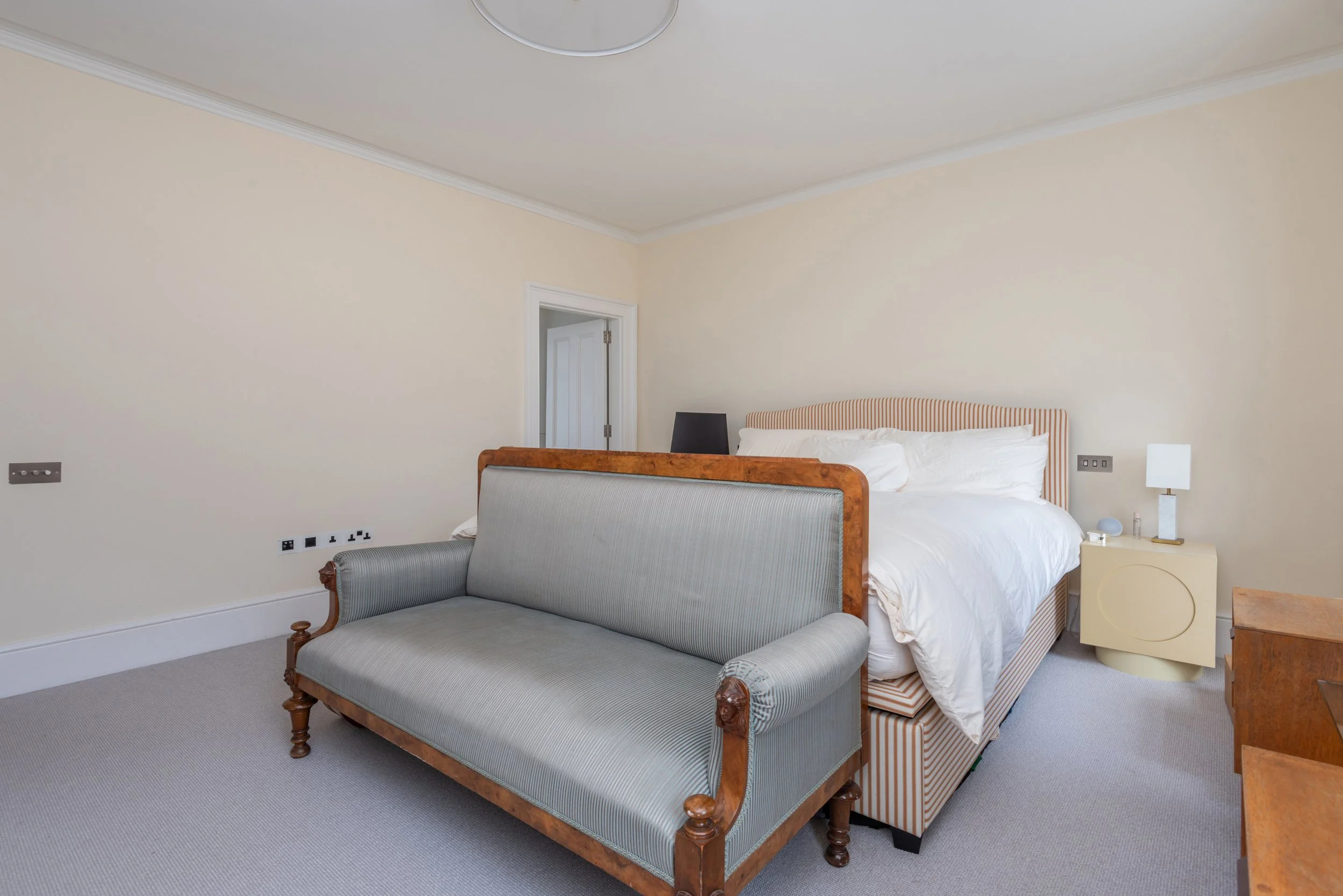 15-122B_Ebury_St_SW1W.jpg