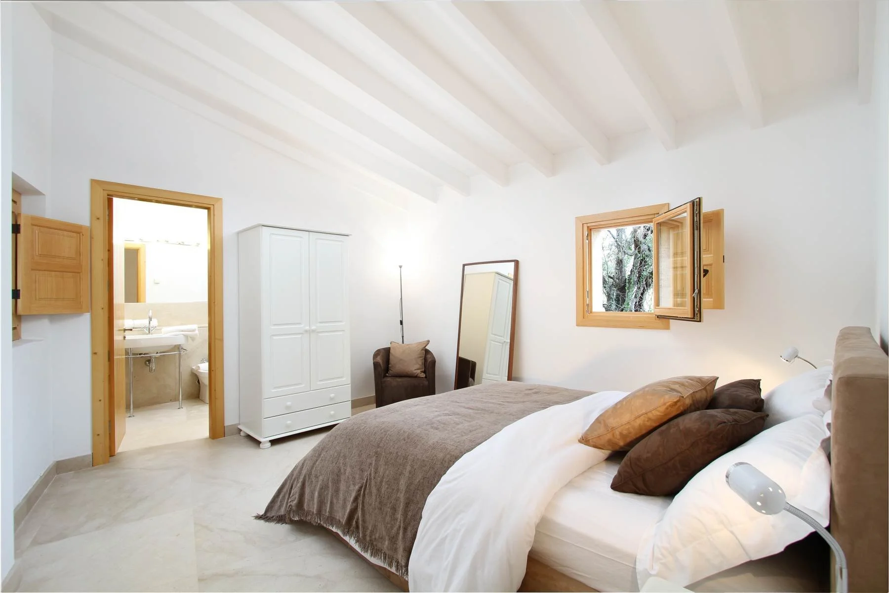 WHALLEY Can Perot - D 02 sml.jpg