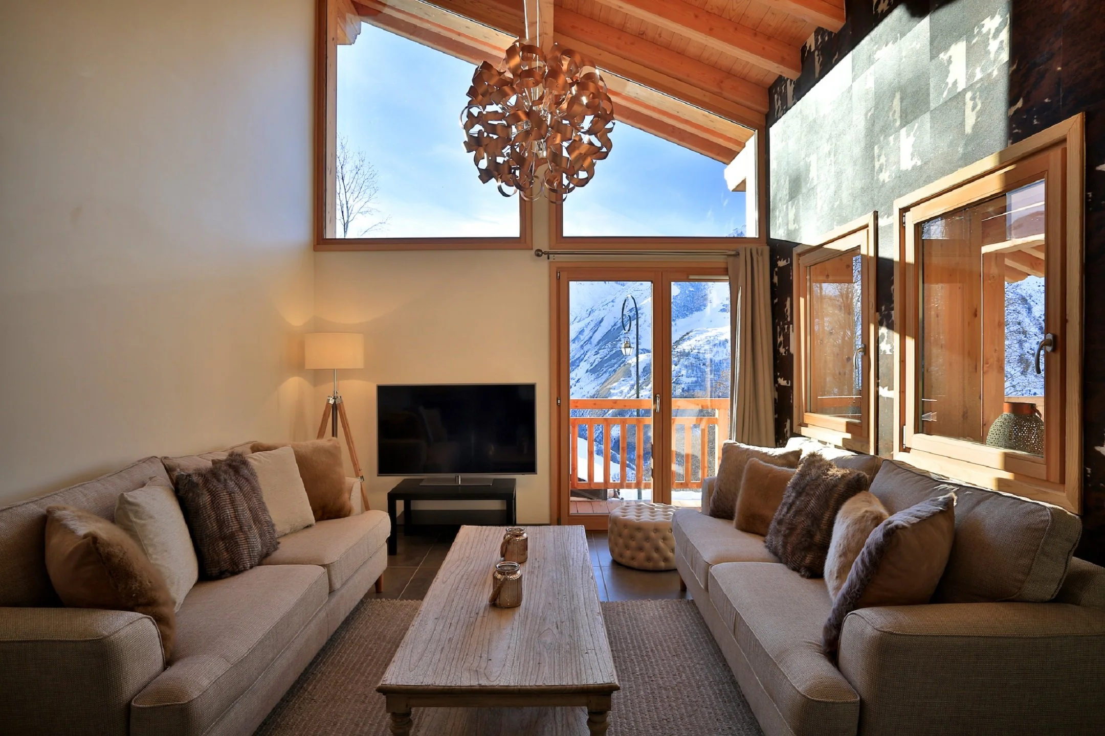 Living area with views.jpg