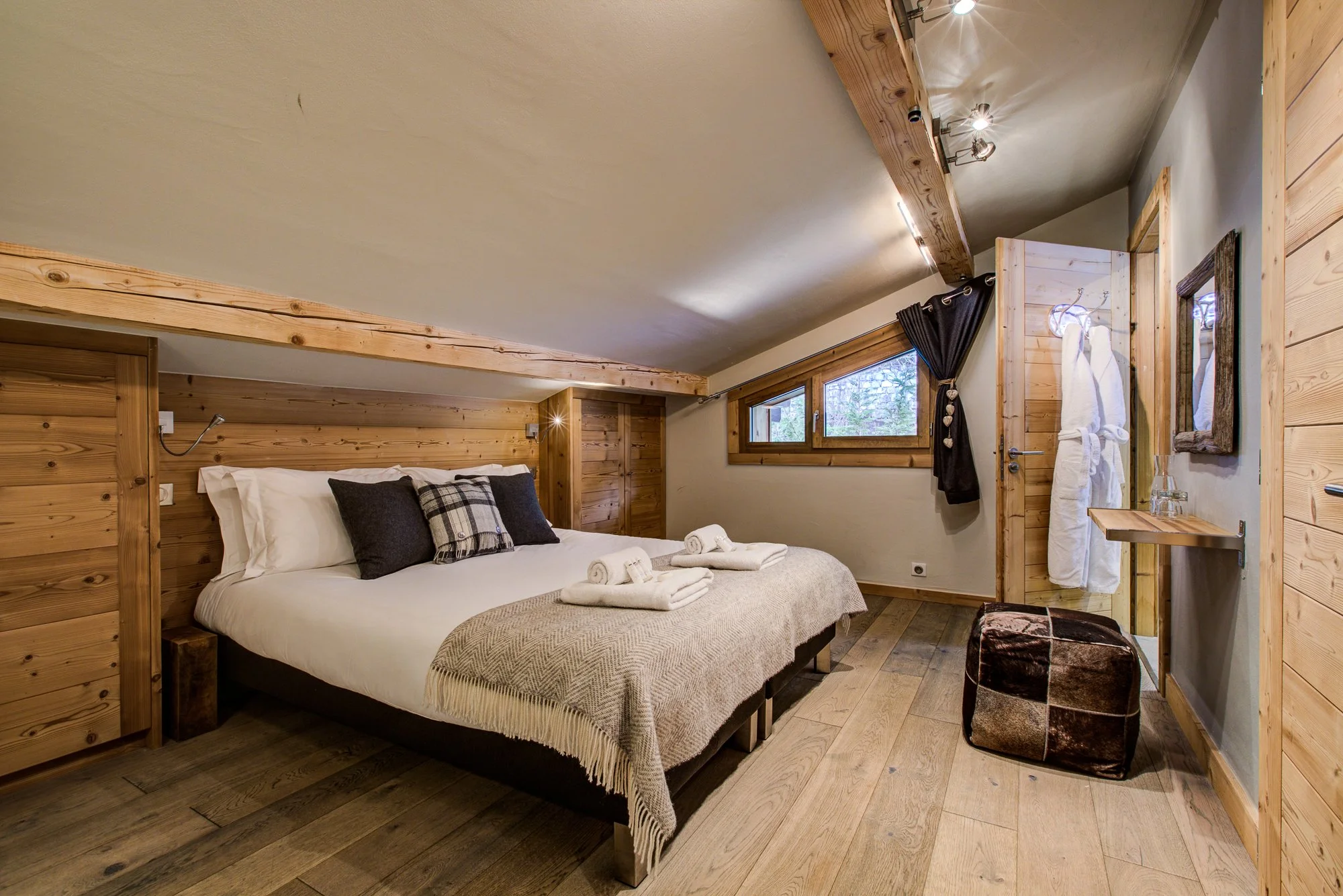 Pierrys Room 6 (2).jpg