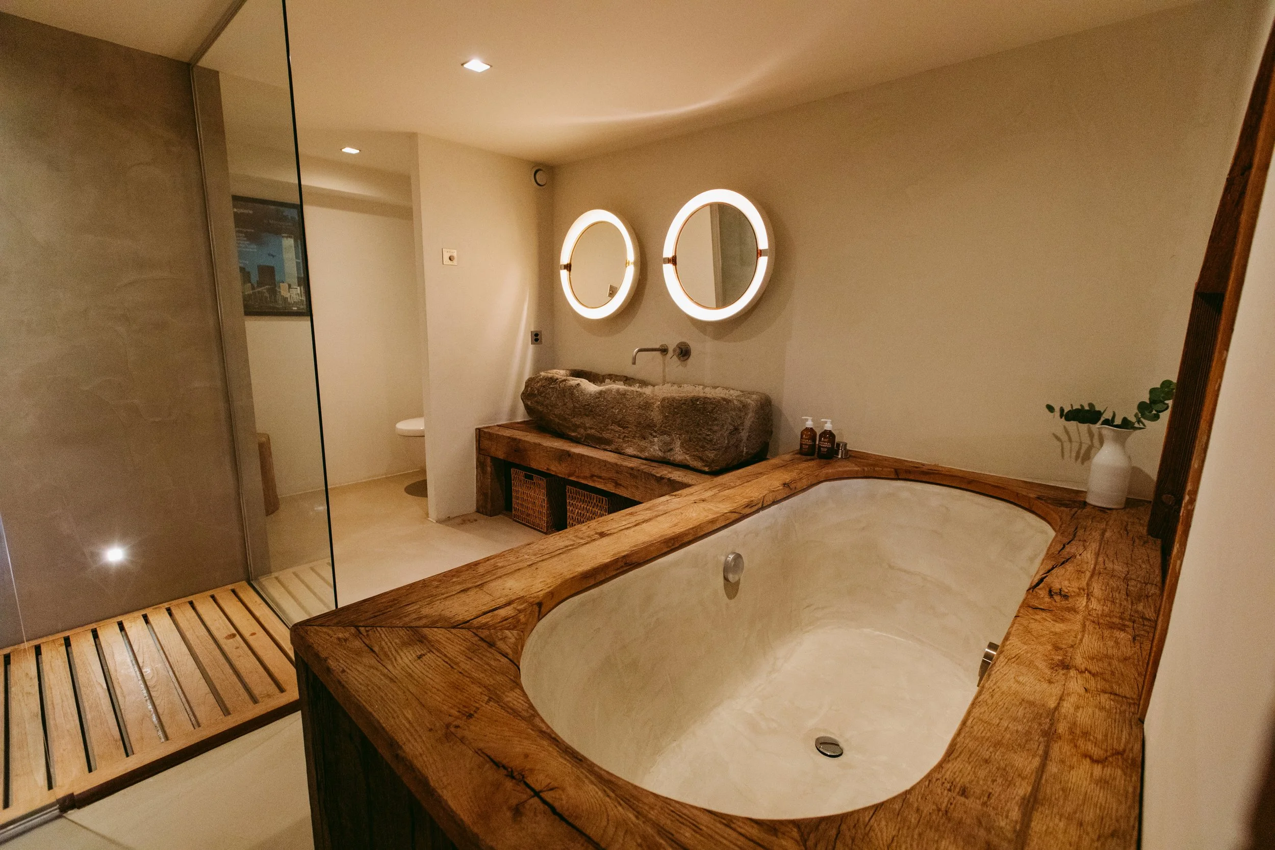 Sa_Chalet 1936_Guest room 04 Ensuite C.jpg