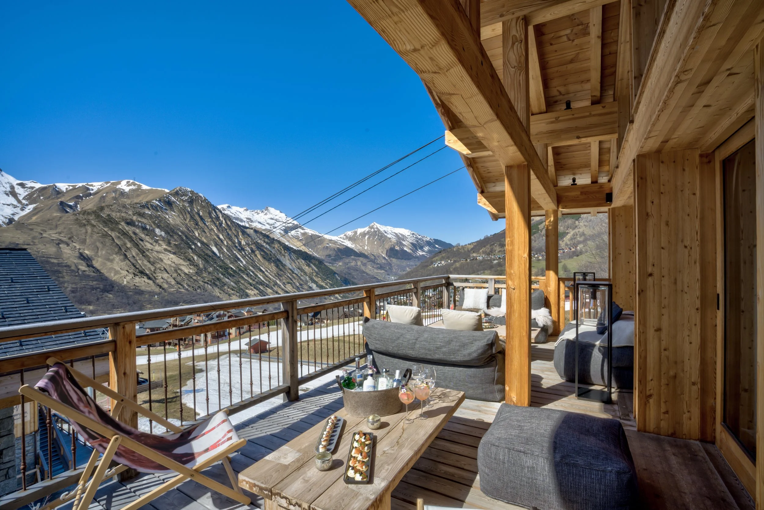 Living area - terrace 2.jpg