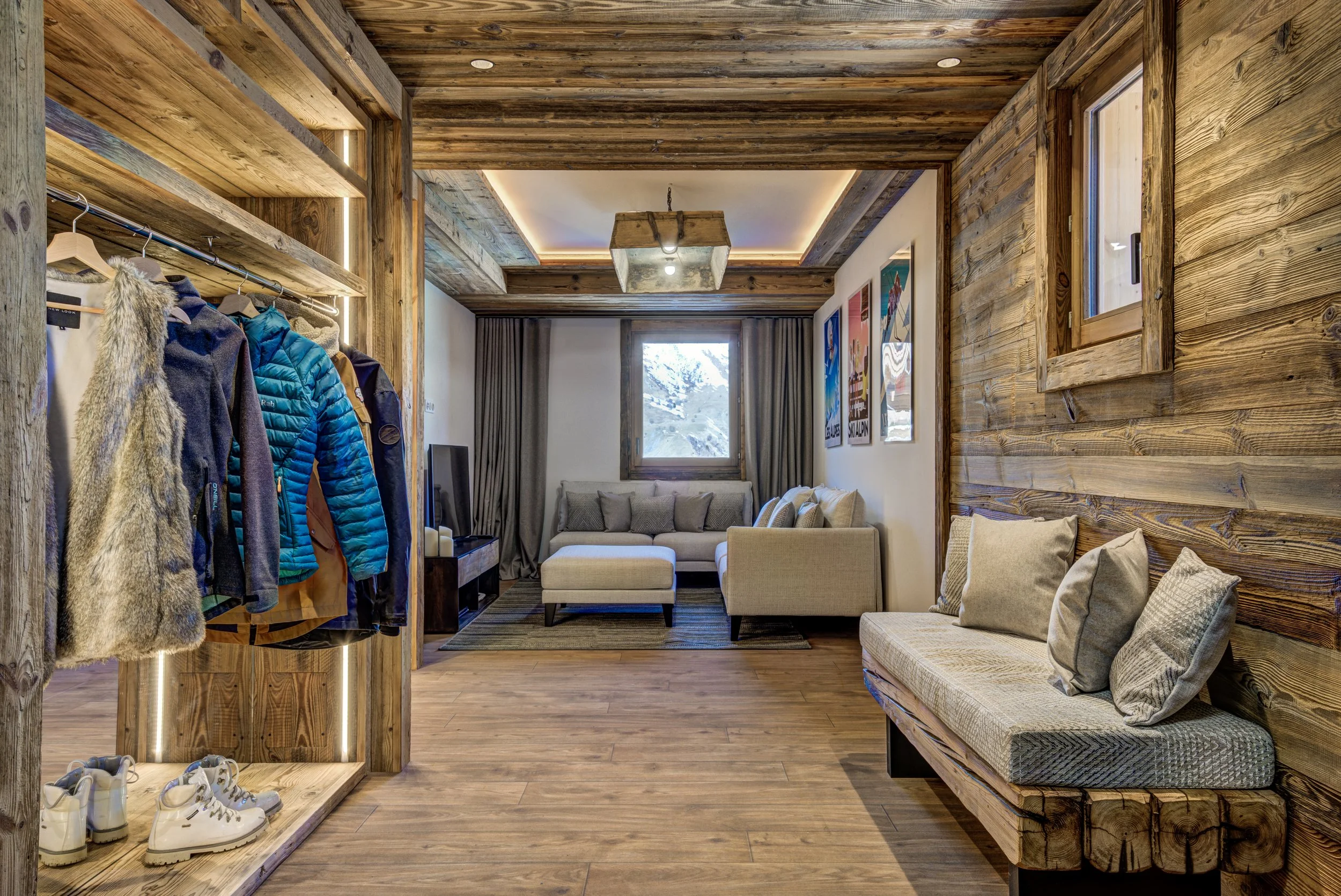 Snug boot room 2.jpg