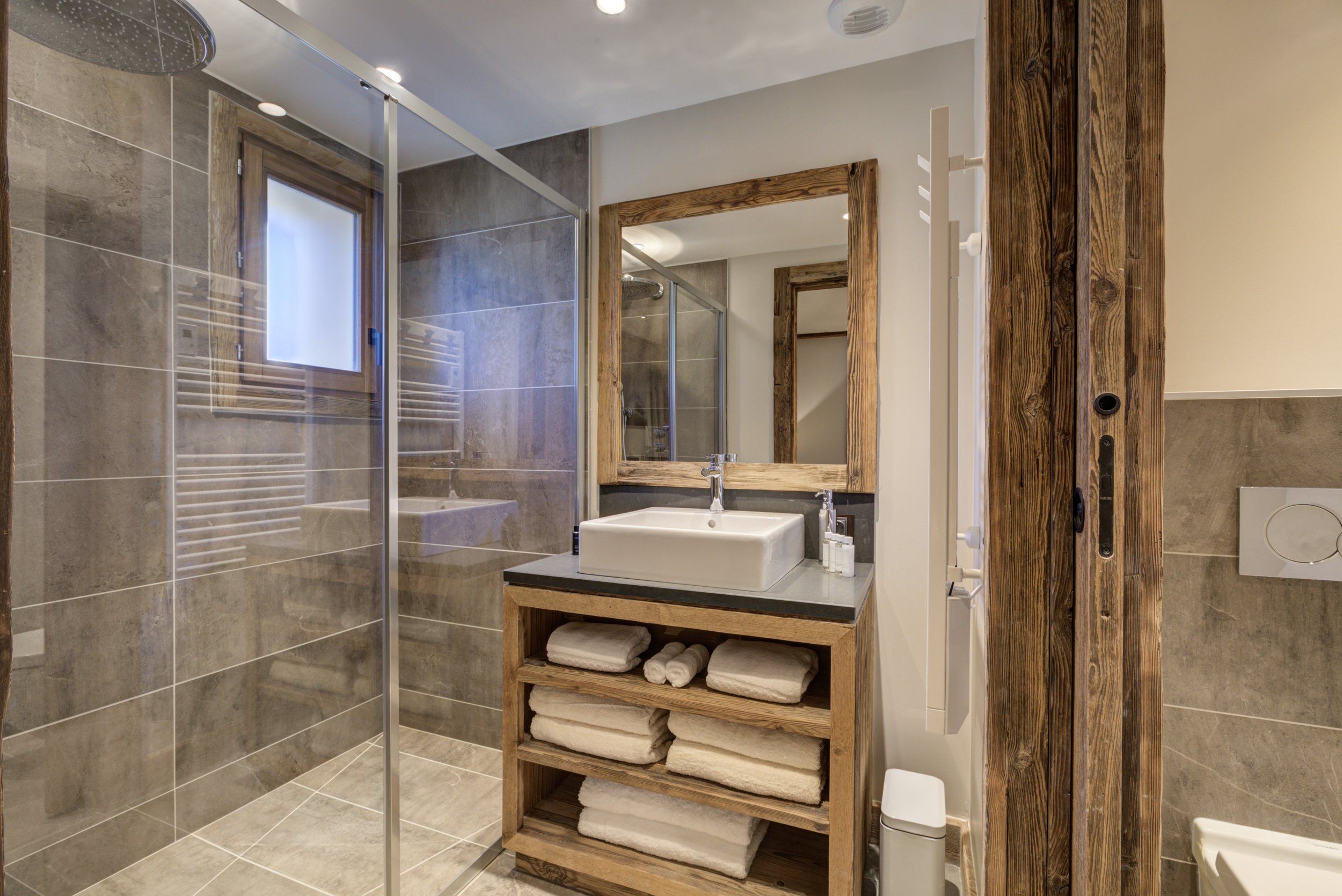 Bedroom 4 - En-suite for bedroom 4.jpg