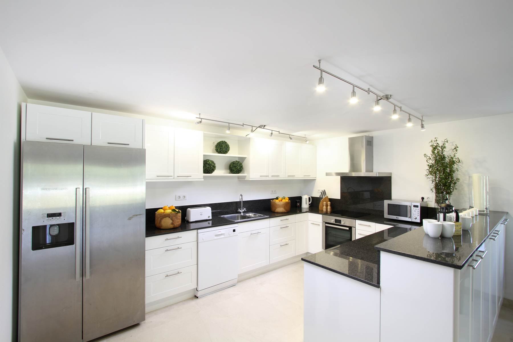 WHALLEY Can Perot - K 01 sml.jpg