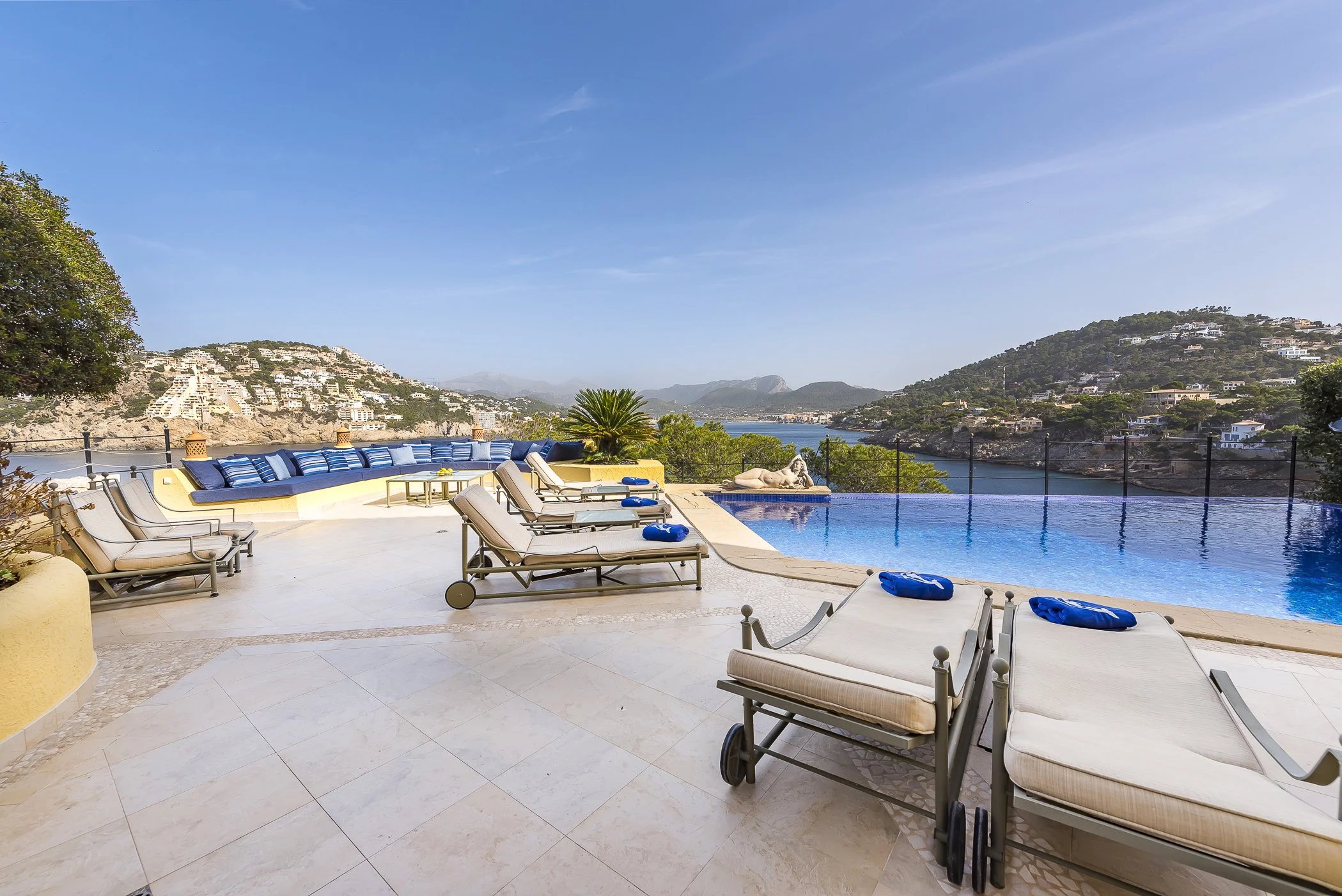 Yellow Castle Mallorca (5).jpg