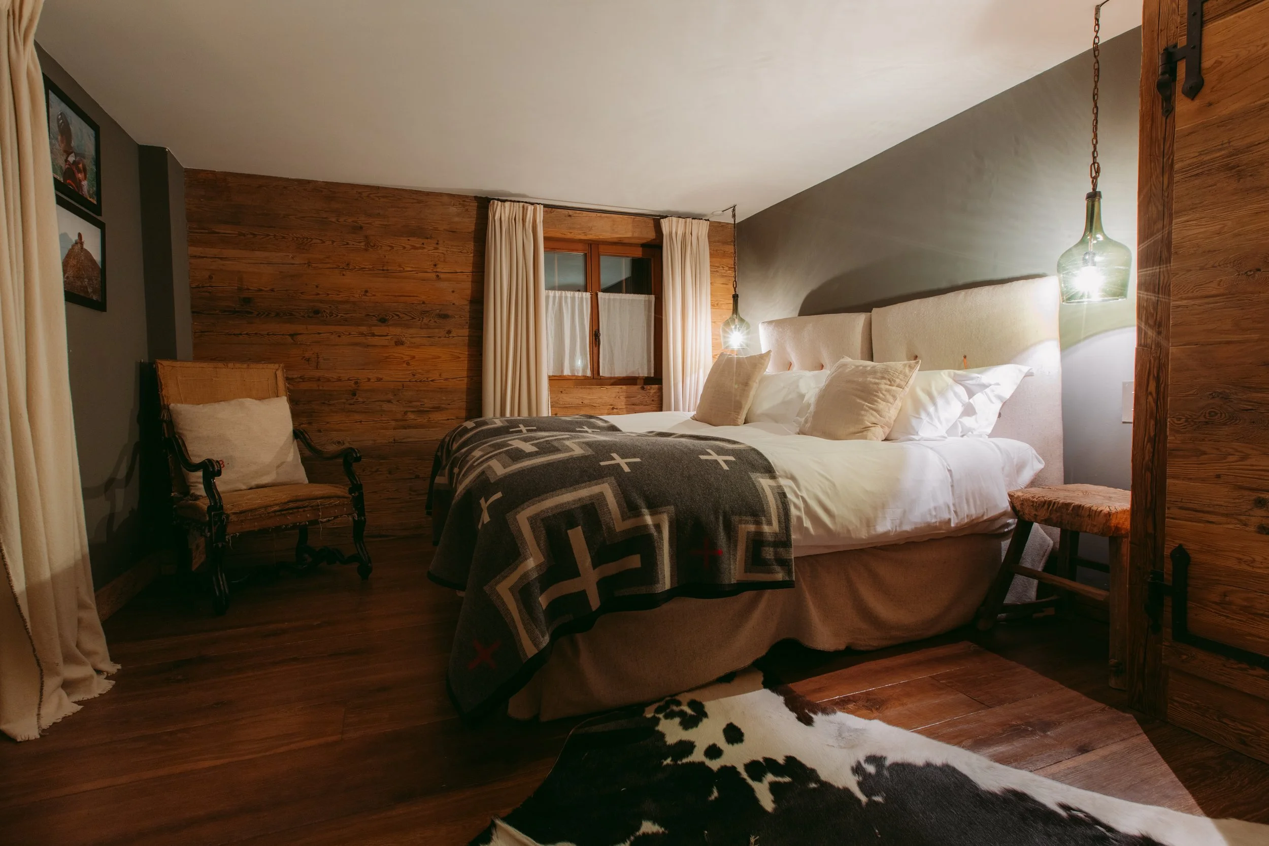 SA_Chalet 1936_Guest Room 07_Twin A.jpg