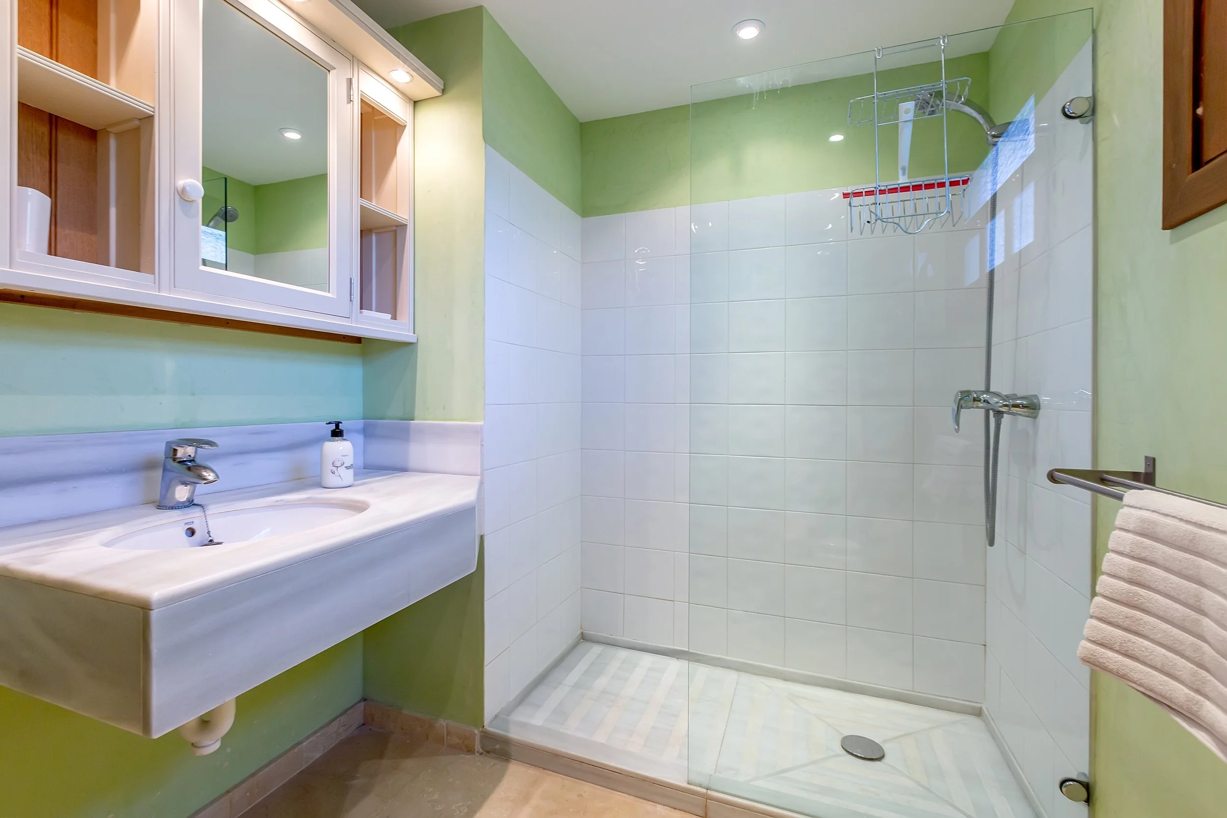 Kay - Gardenia 17-6766.jpg