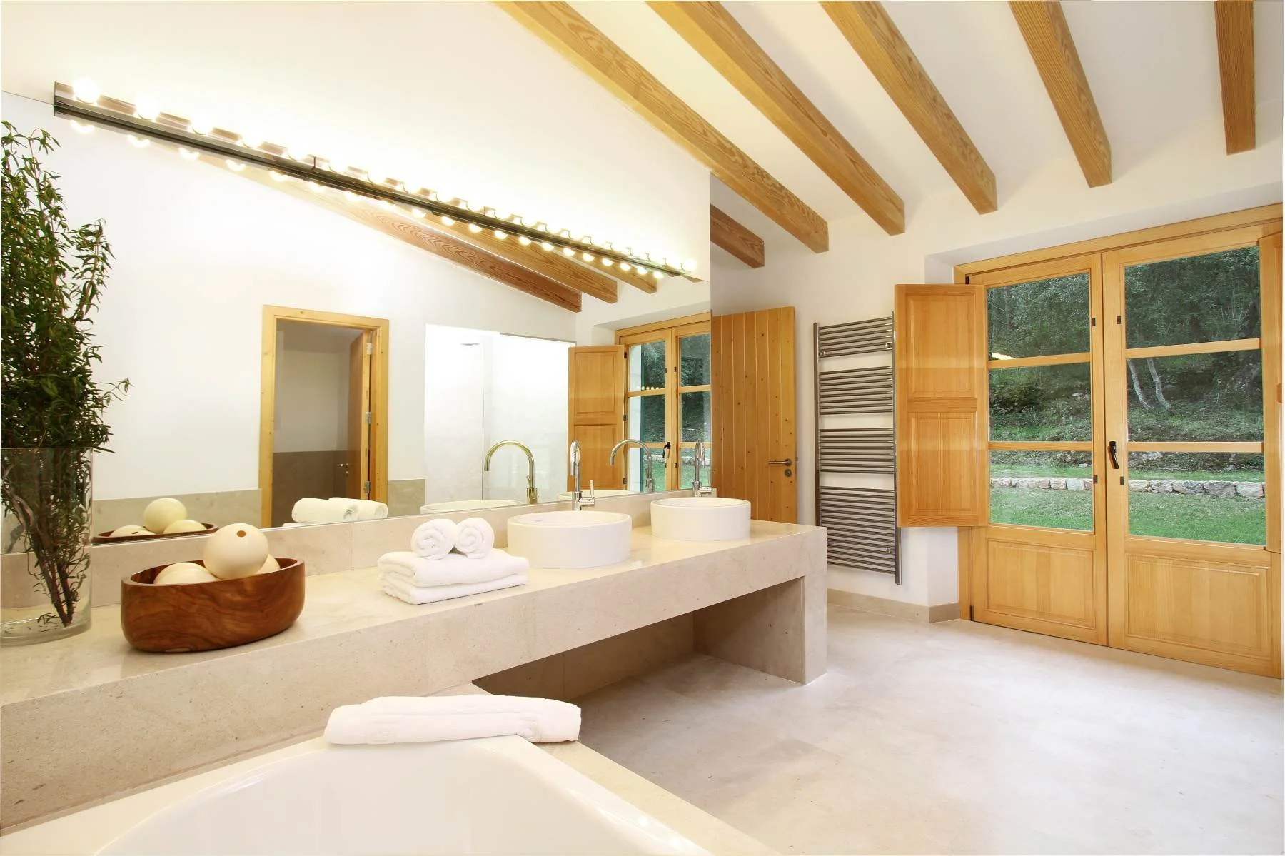 WHALLEY Can Perot - B 01 sml.jpg