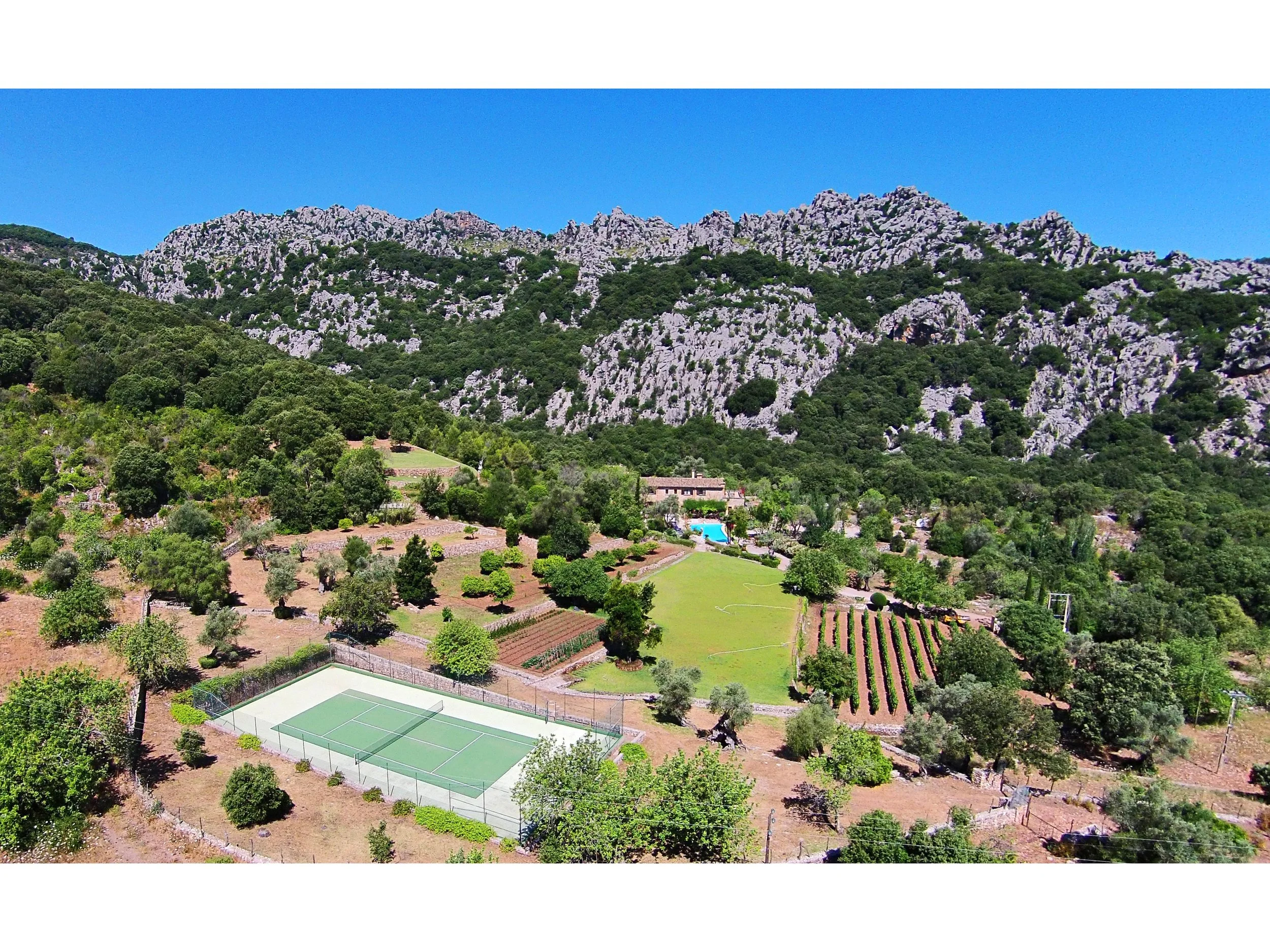 BV Can Melcion - A 06.jpg