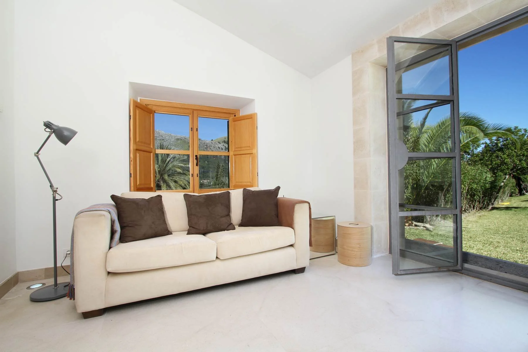 WHALLEY Can Perot - S 05x sml.jpg