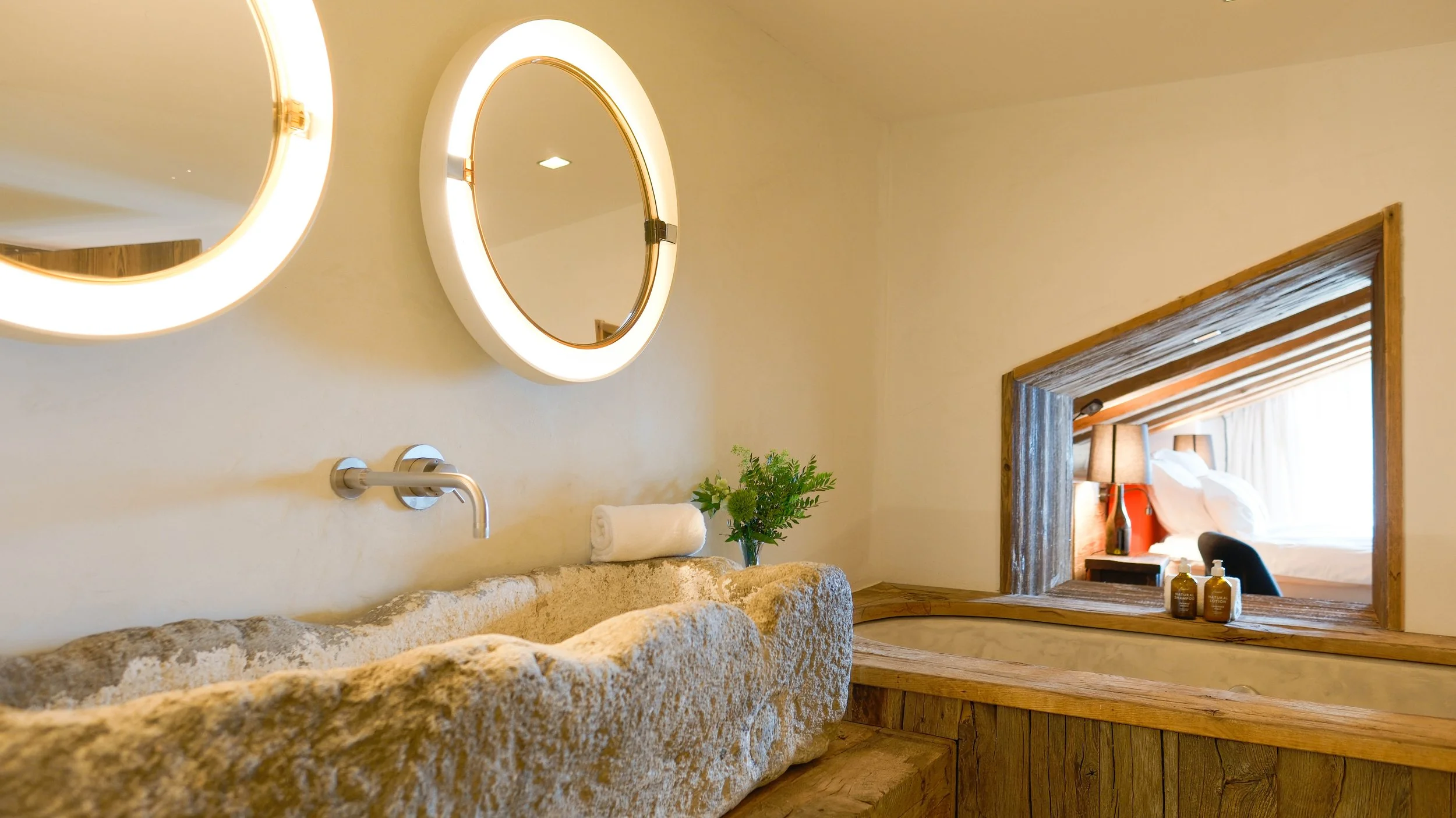 SA_Chalet 1936_Guest Room 04 Ensuite A.jpg