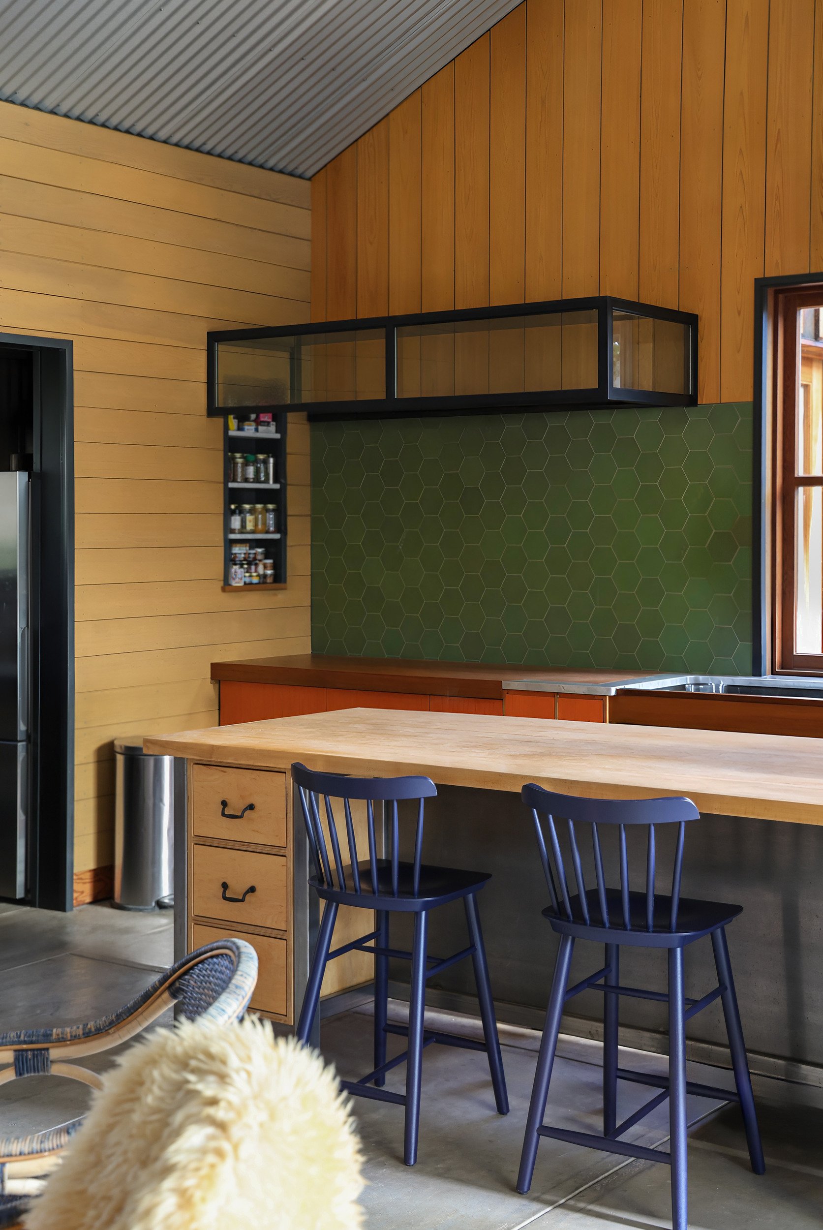 modern-farmhouse-kitchen-03-apple-farm-residence-72dpi.jpg