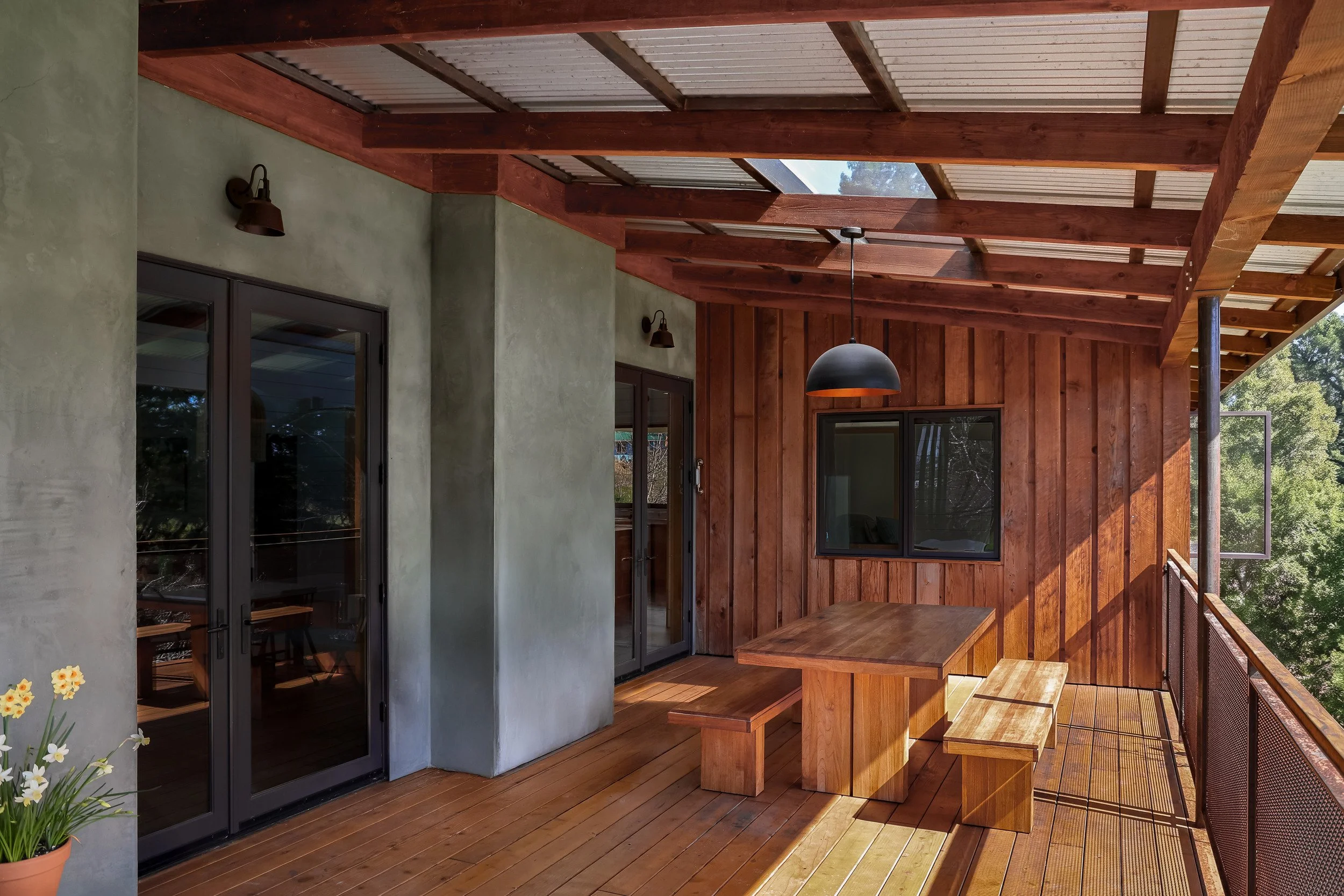 outdoor-dining-deck-02-apple-farm-residence-72dpi.jpg