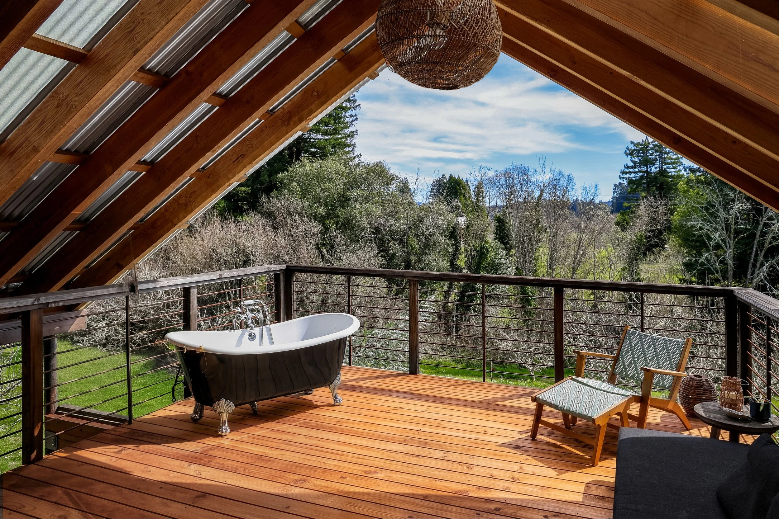 indoor-outdoor-living-anderson-valley-04-apple-farm-residence-72dpi.jpg