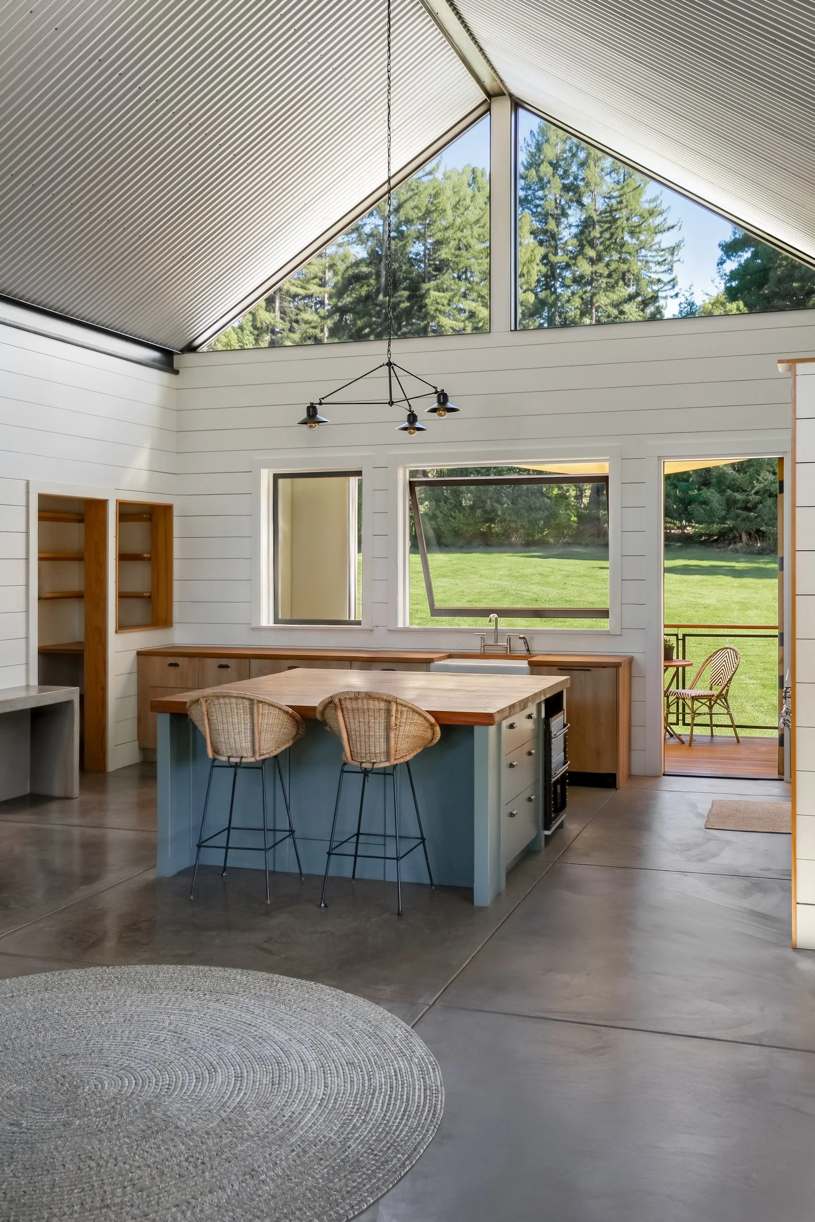 modern-farmhouse-kitchen-02-apple-farm-residence-72dpi.jpg