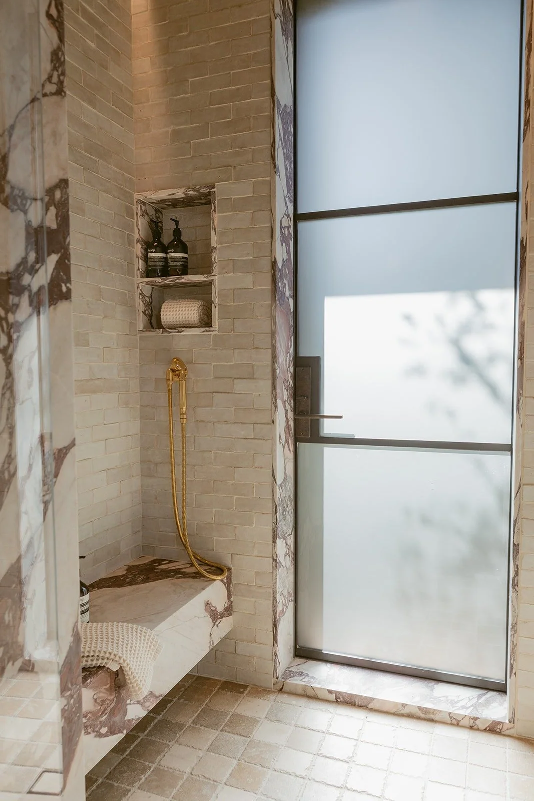 frosted-glass-shower-door-rutherford-villa-72dpi.jpg