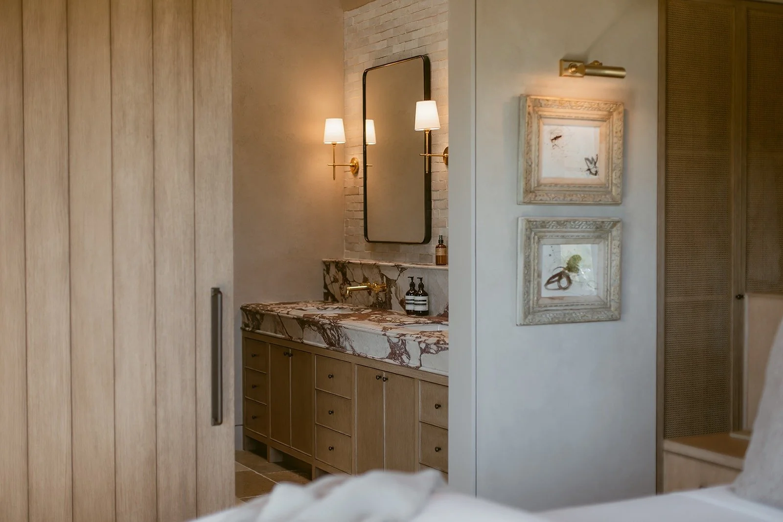 bathroom-vanity-detail-rutherford-villa-72dpi.jpg
