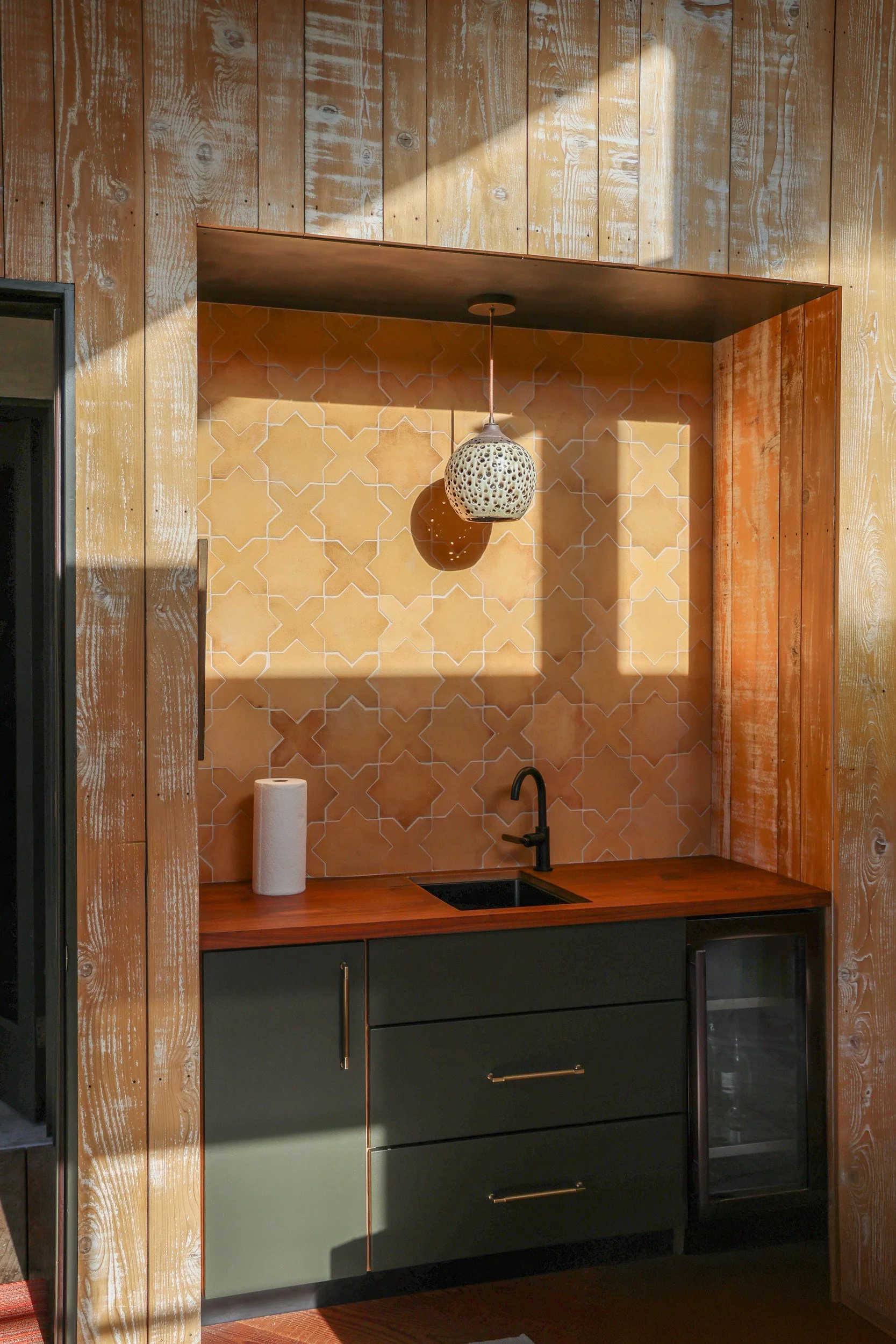 redwood-interior-design-09-apple-farm-residence-72dpi.jpg