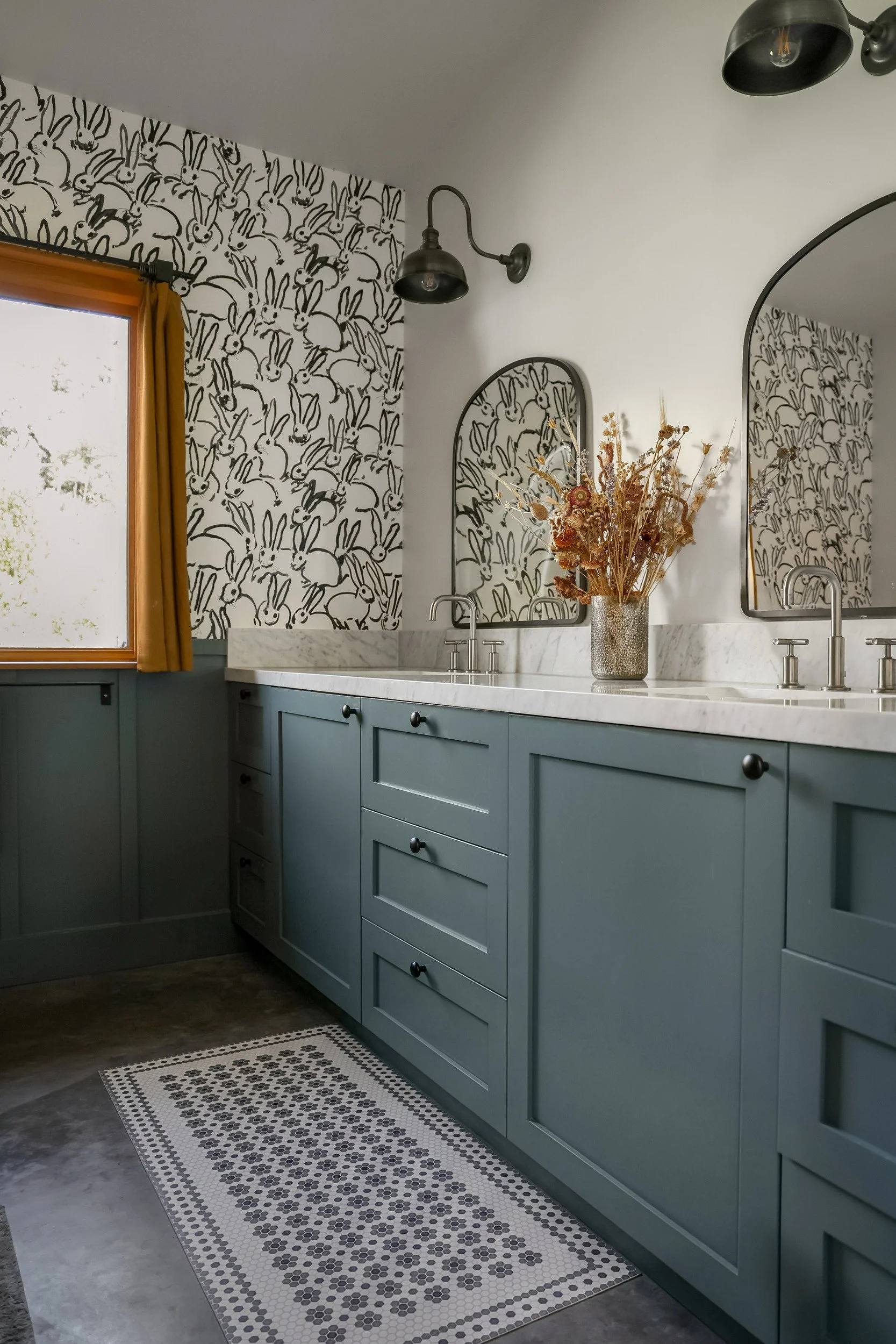 redwood-interior-design-04-apple-farm-residence-72dpi.jpg