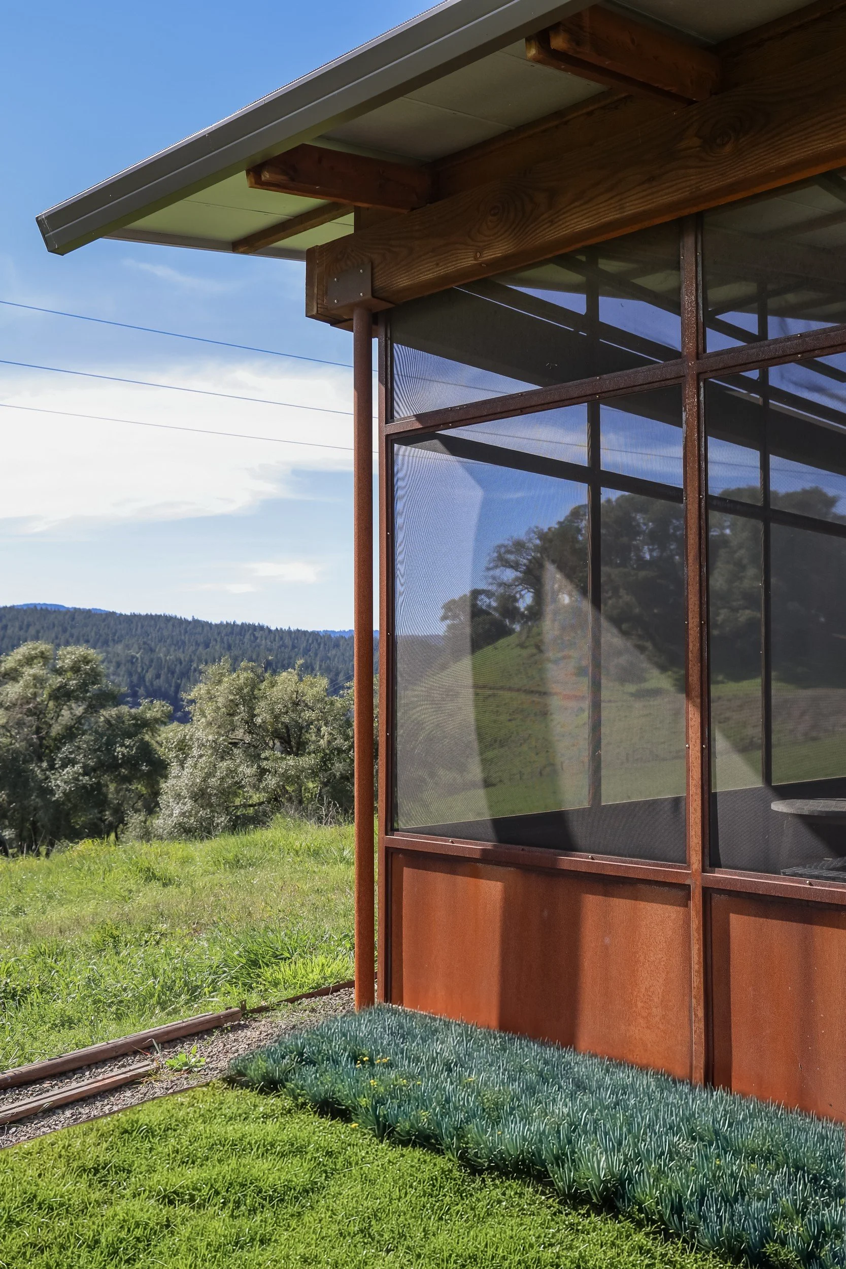 screened-porch-cor-ten-panel-valley-view-anderson-valley-boonville-residence-72dpi.jpg