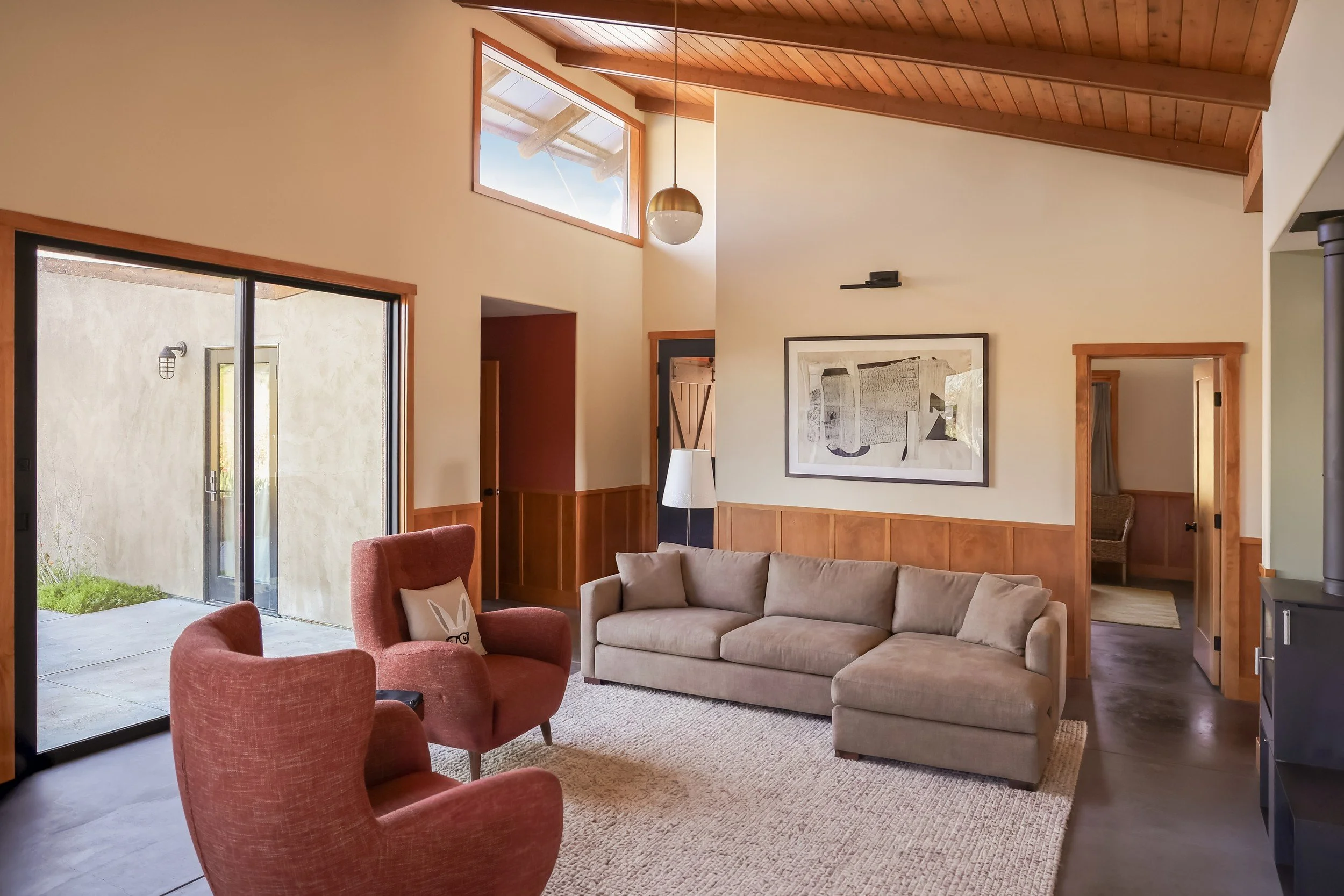living-room-vaulted-ceiling-clerestory-courtyard-view-anderson-valley-boonville-residence-72dpi.jpg