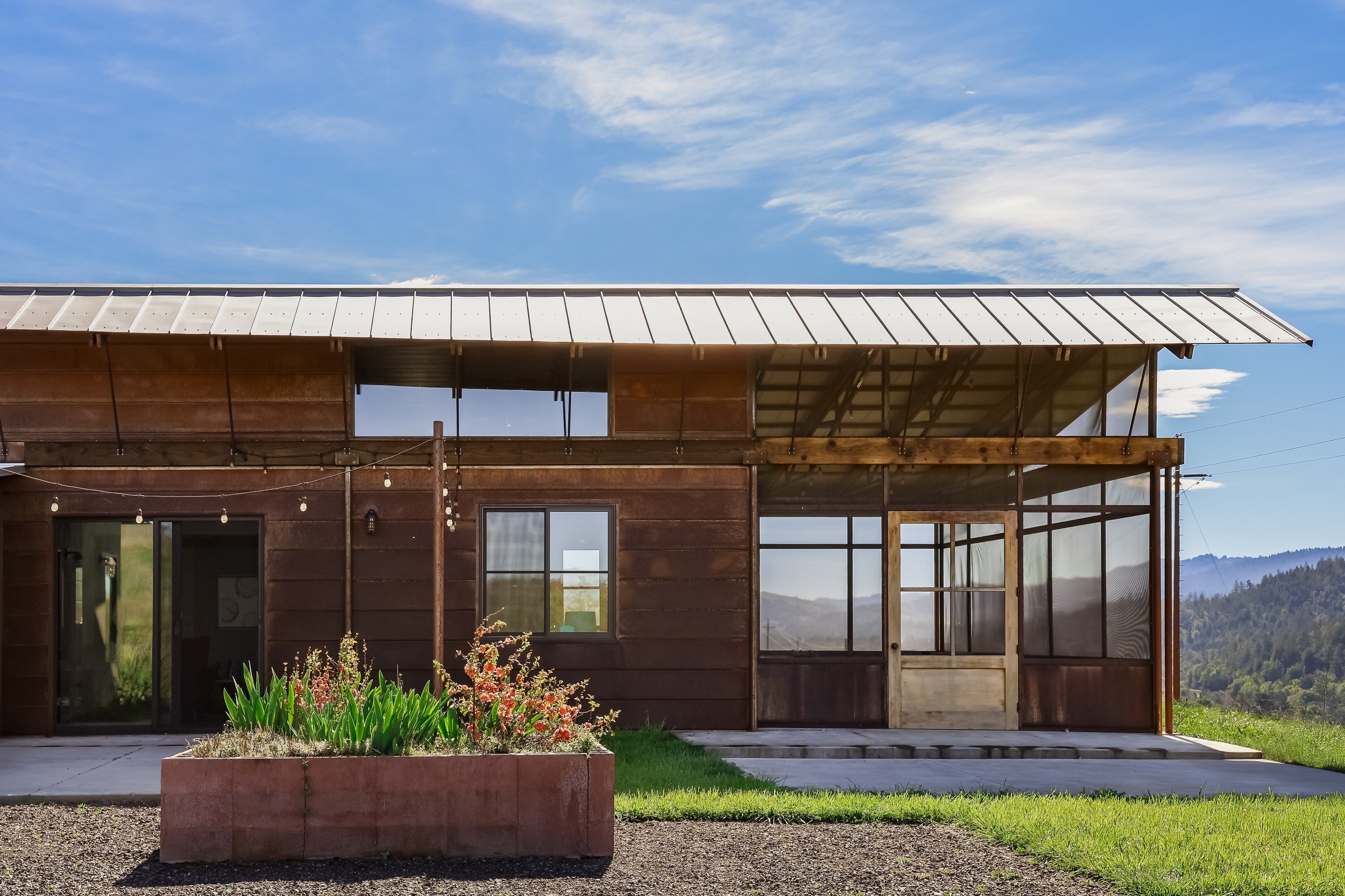 metal-roof-wine-country-home-boonville-residence-72dpi.jpg