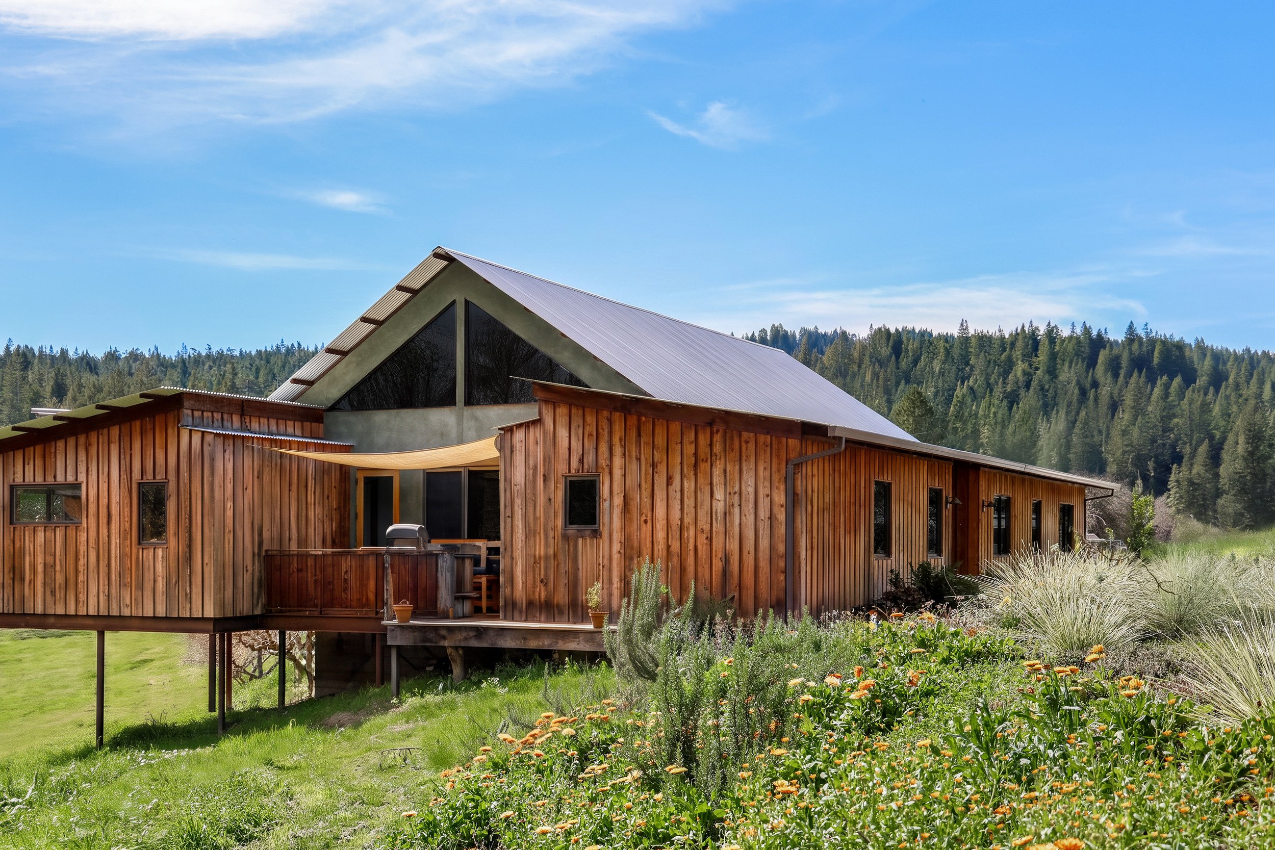 anderson-valley-modern-farmhouse-03-apple-farm-residence-72dpi.jpg