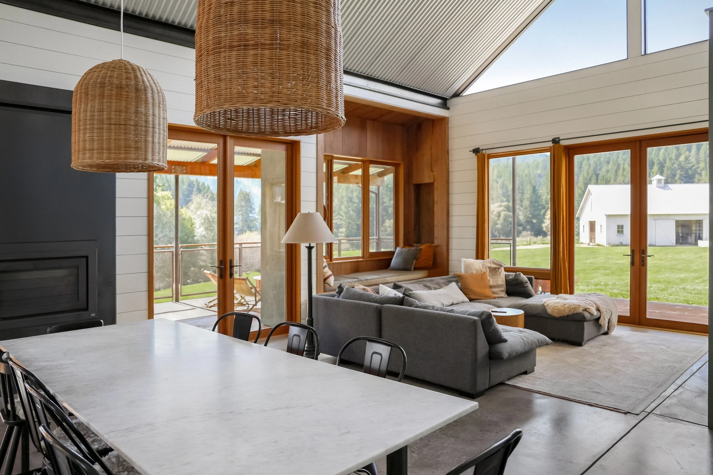 anderson-valley-living-room-03-apple-farm-residence-72dpi.jpg