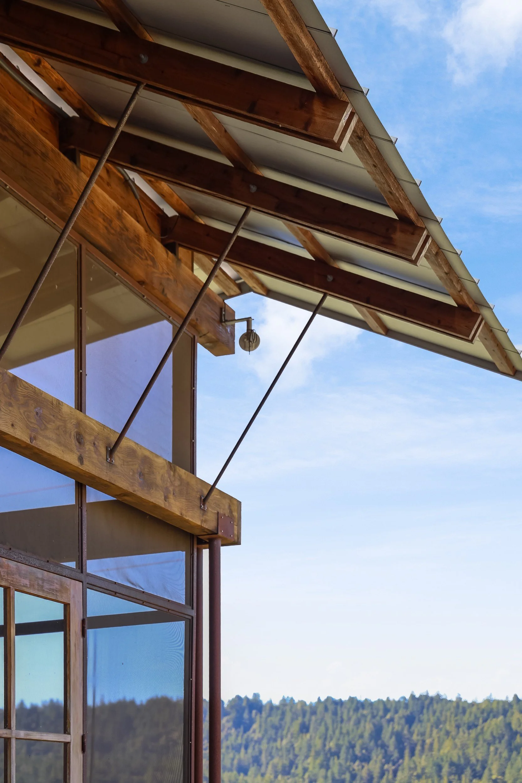 screened-porch-roof-steel-bracket-detail-anderson-valley-boonville-residence-72dpi.jpg