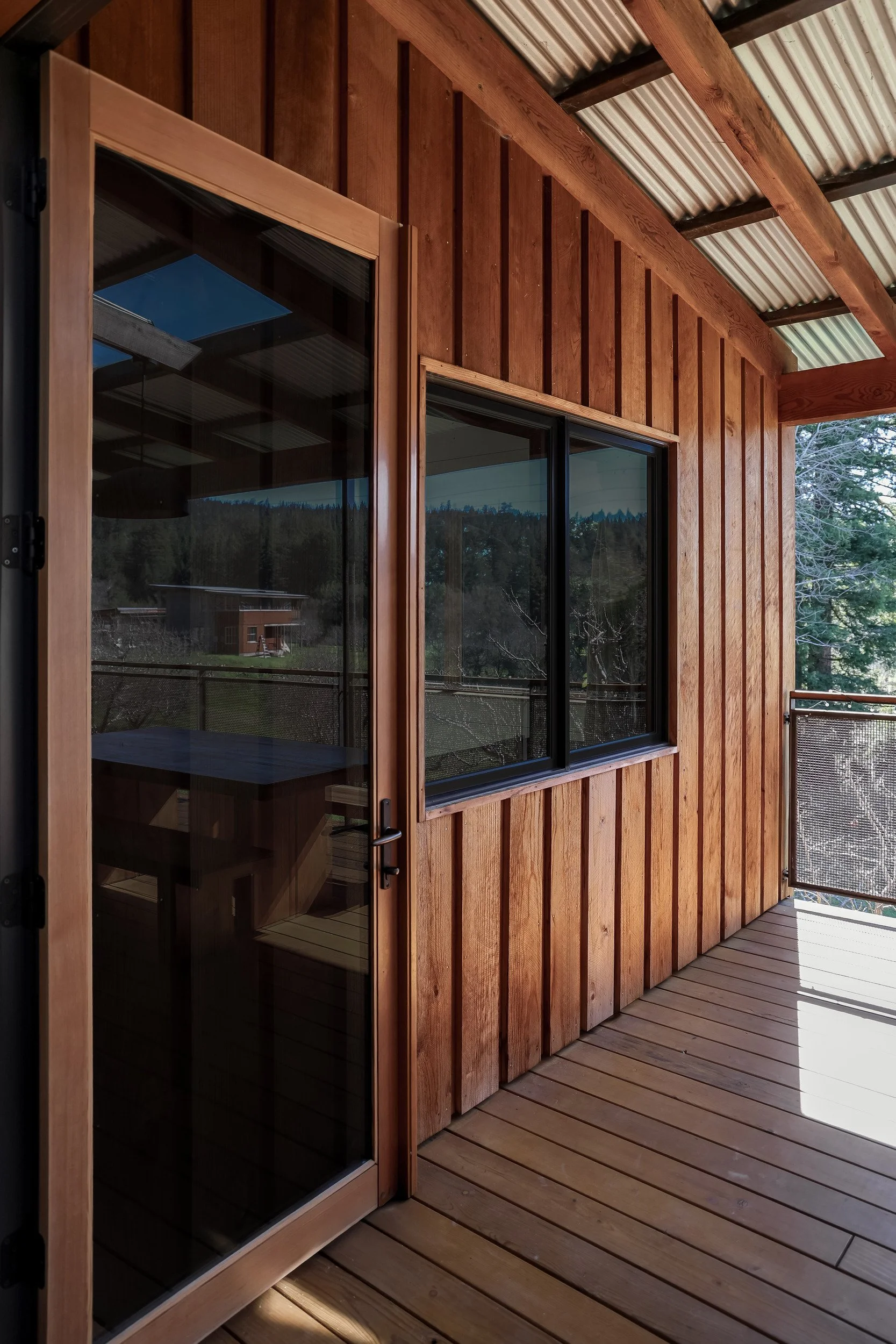 steel-window-detail-apple-farm-residence-72dpi.jpg