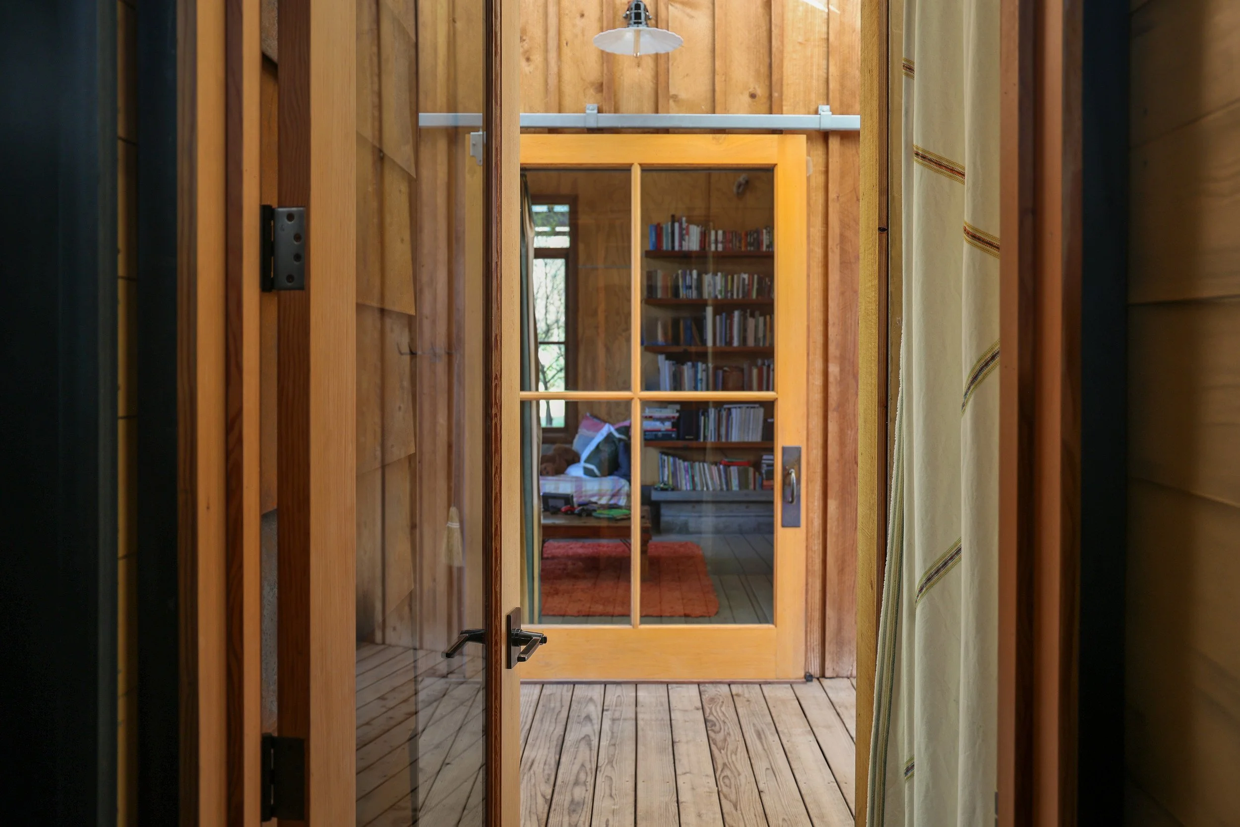 modern-farmhouse-entry-04-apple-farm-residence-72dpi.jpg