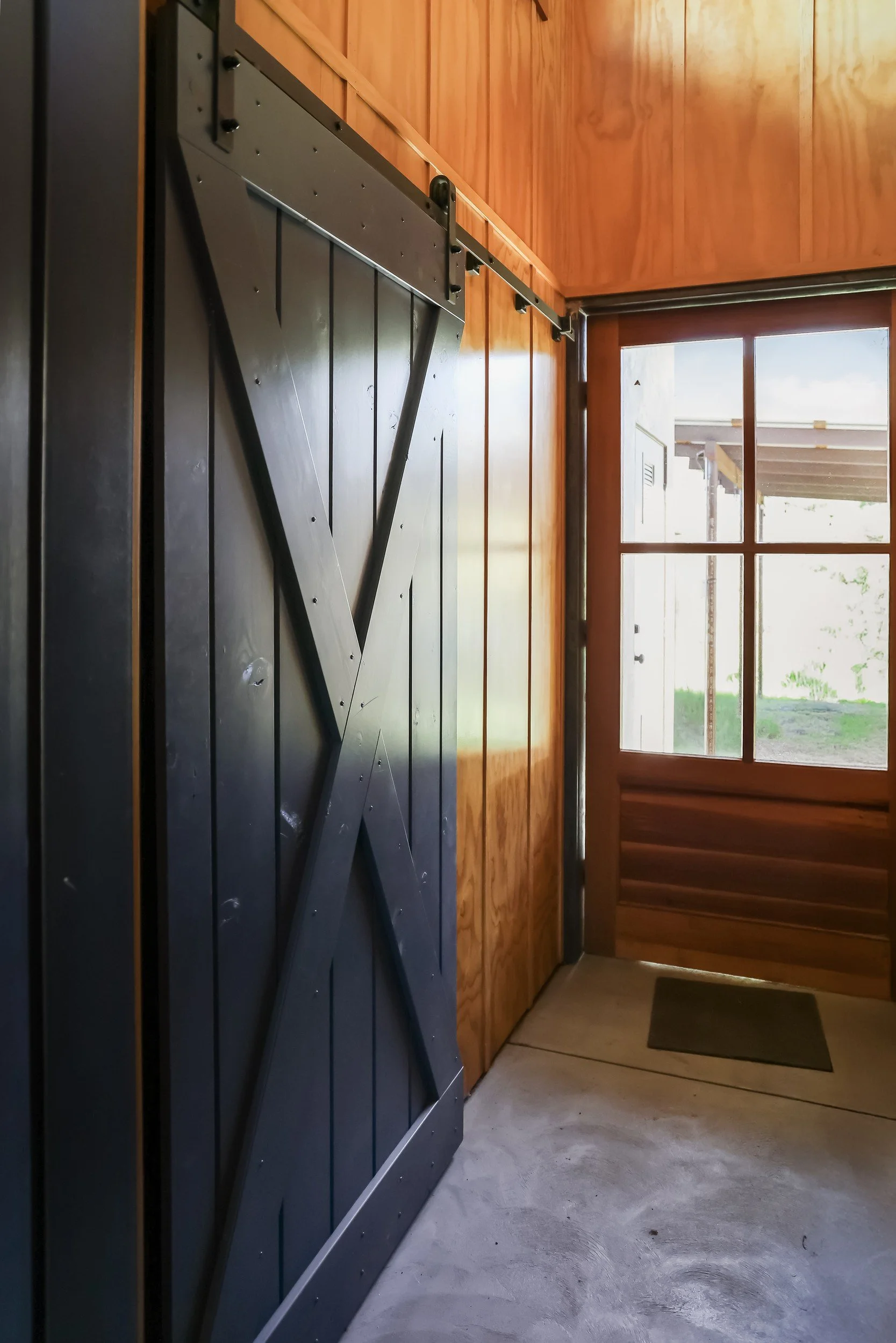 interior-barn-sliding-door-wood-paneling-entry-foyer-anderson-valley-boonville-residence-72dpi.jpg